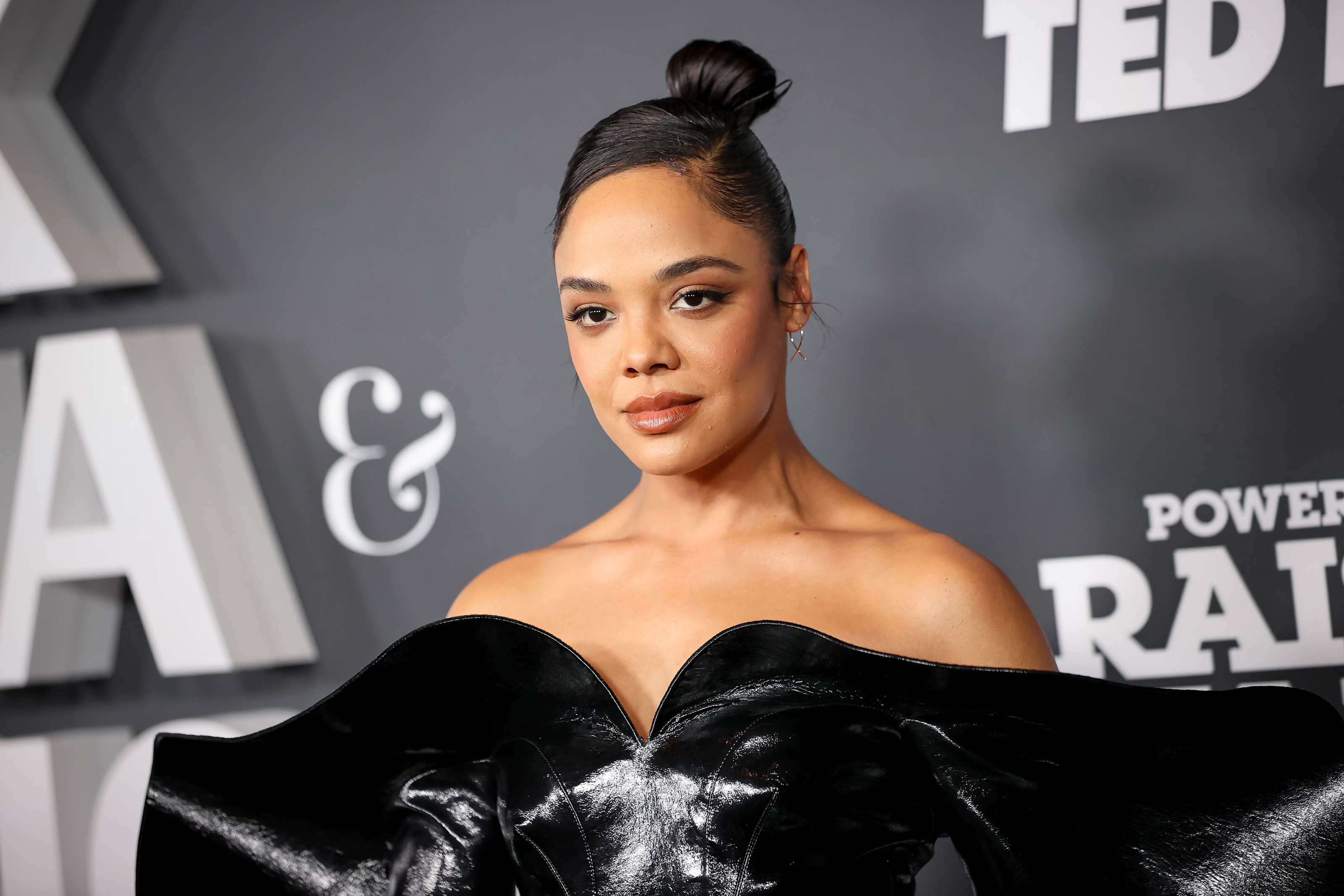 Tessa Thompson As Valkyrie In Thor Wallpapers