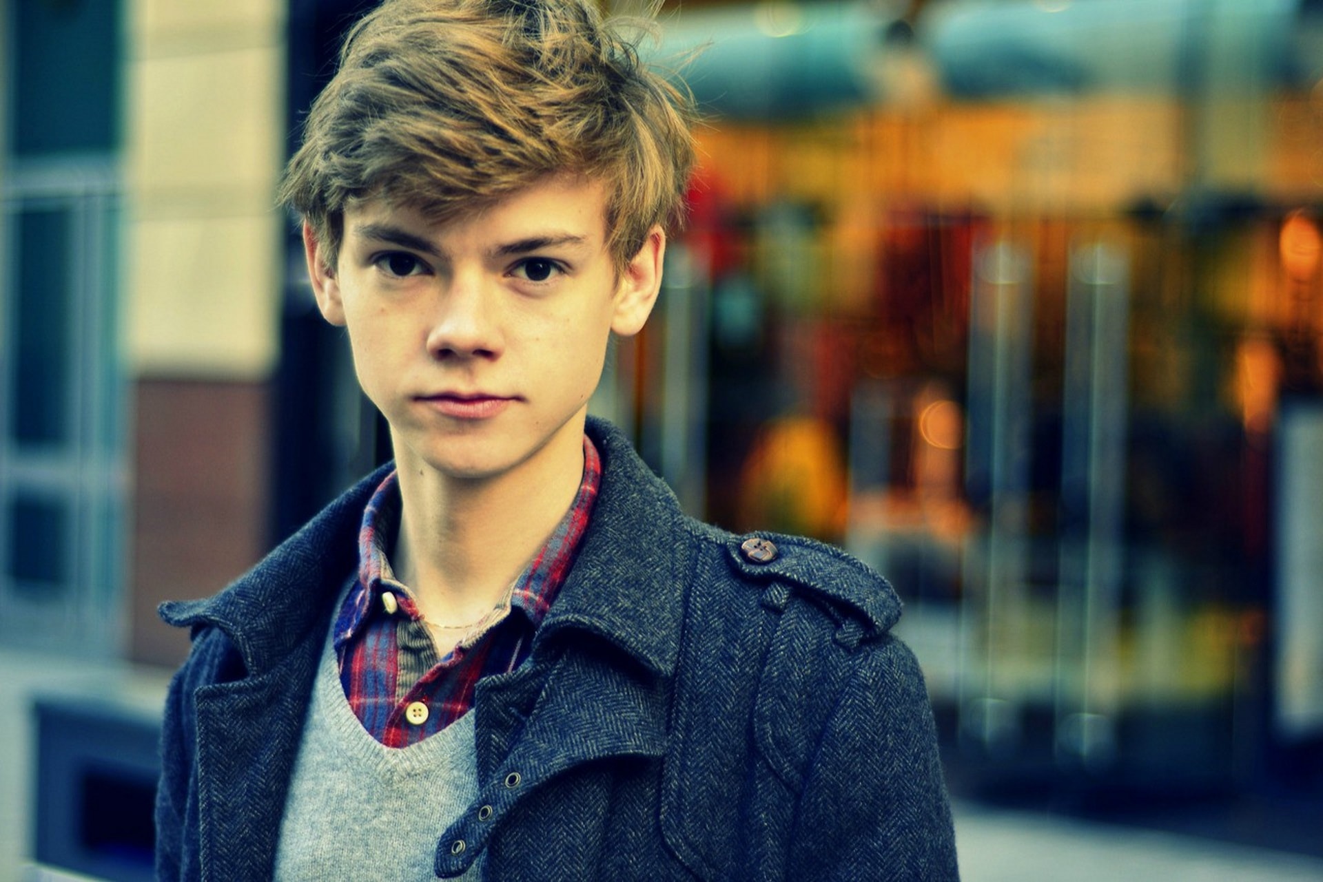 Thomas Brodie Sangster Wallpapers