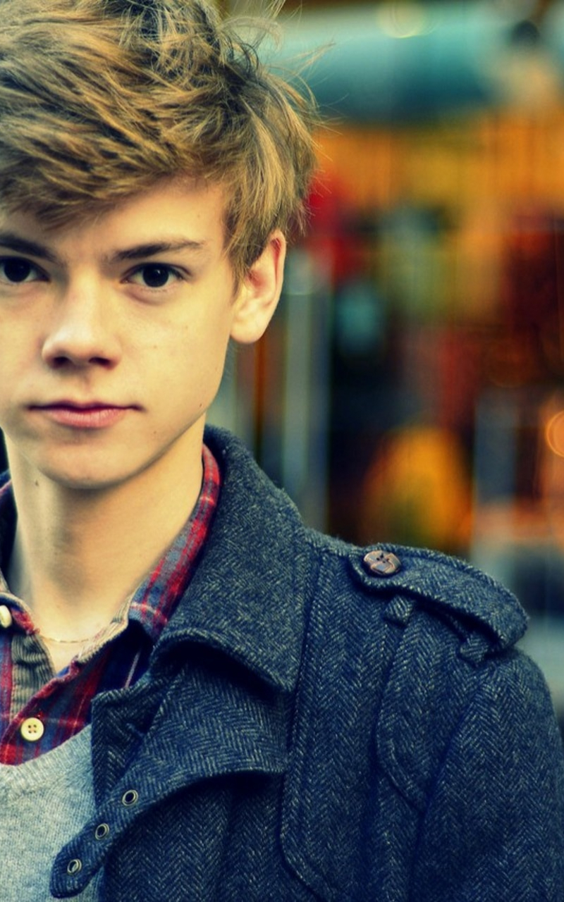 Thomas Brodie Sangster Wallpapers