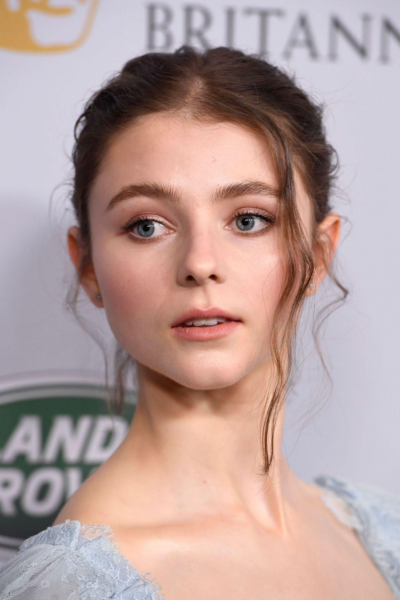 Thomasin McKenzie HD Wallpapers