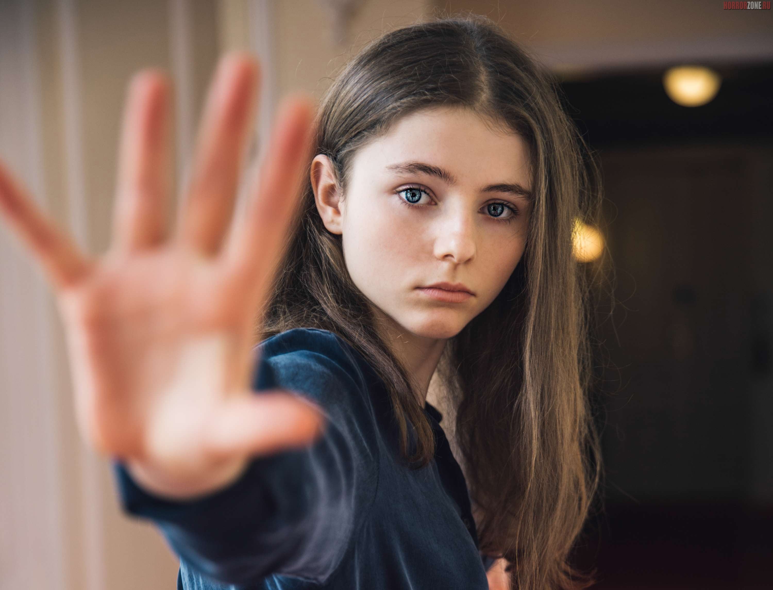 Thomasin McKenzie HD Wallpapers