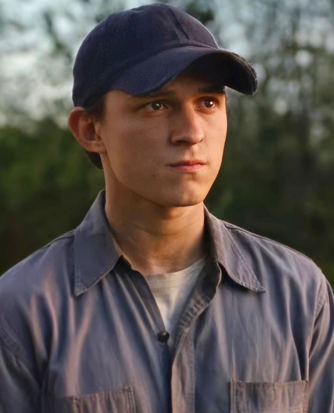 Tom Holland The Devil All The Time Wallpapers