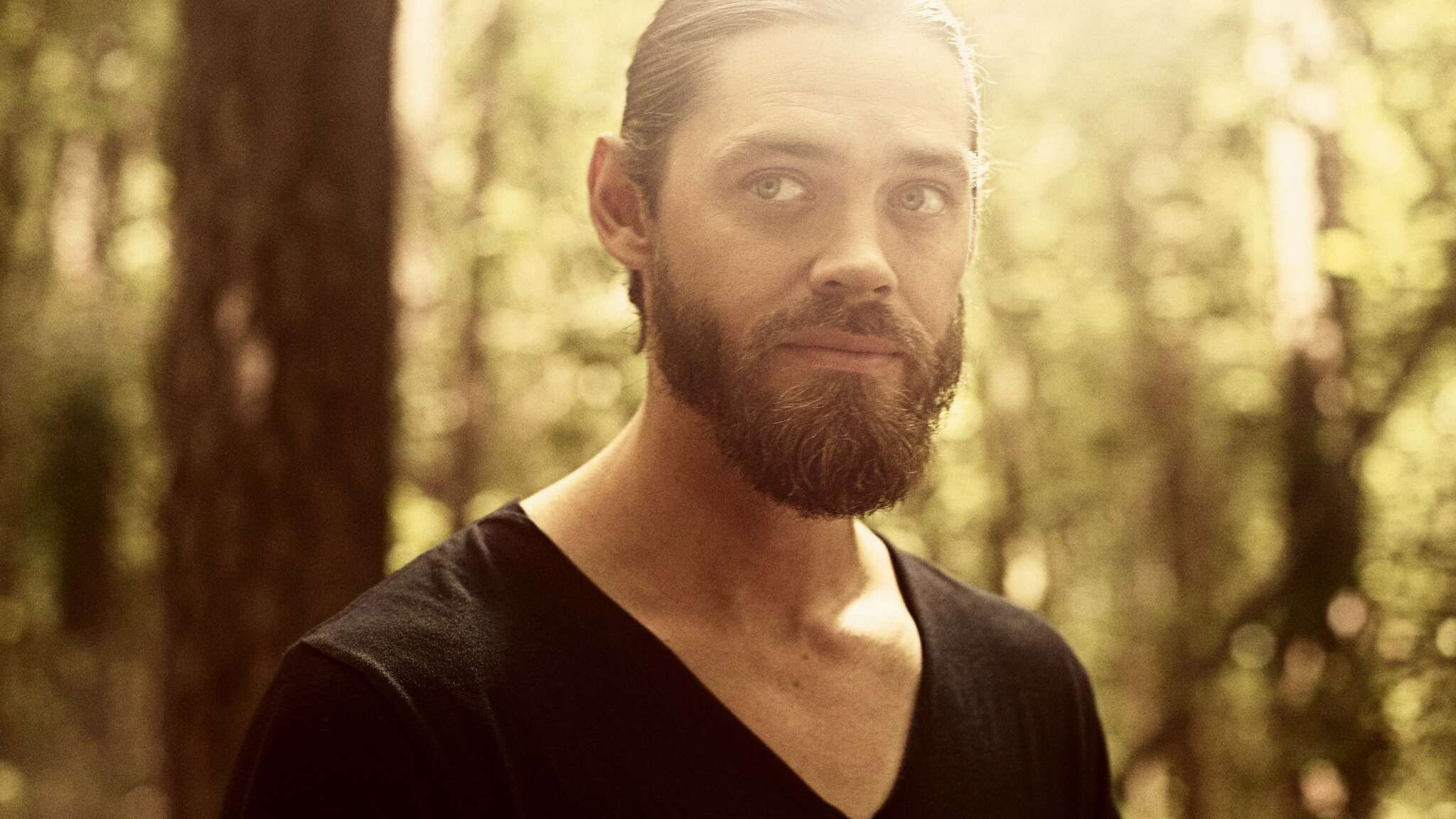 Tom Payne Wallpapers