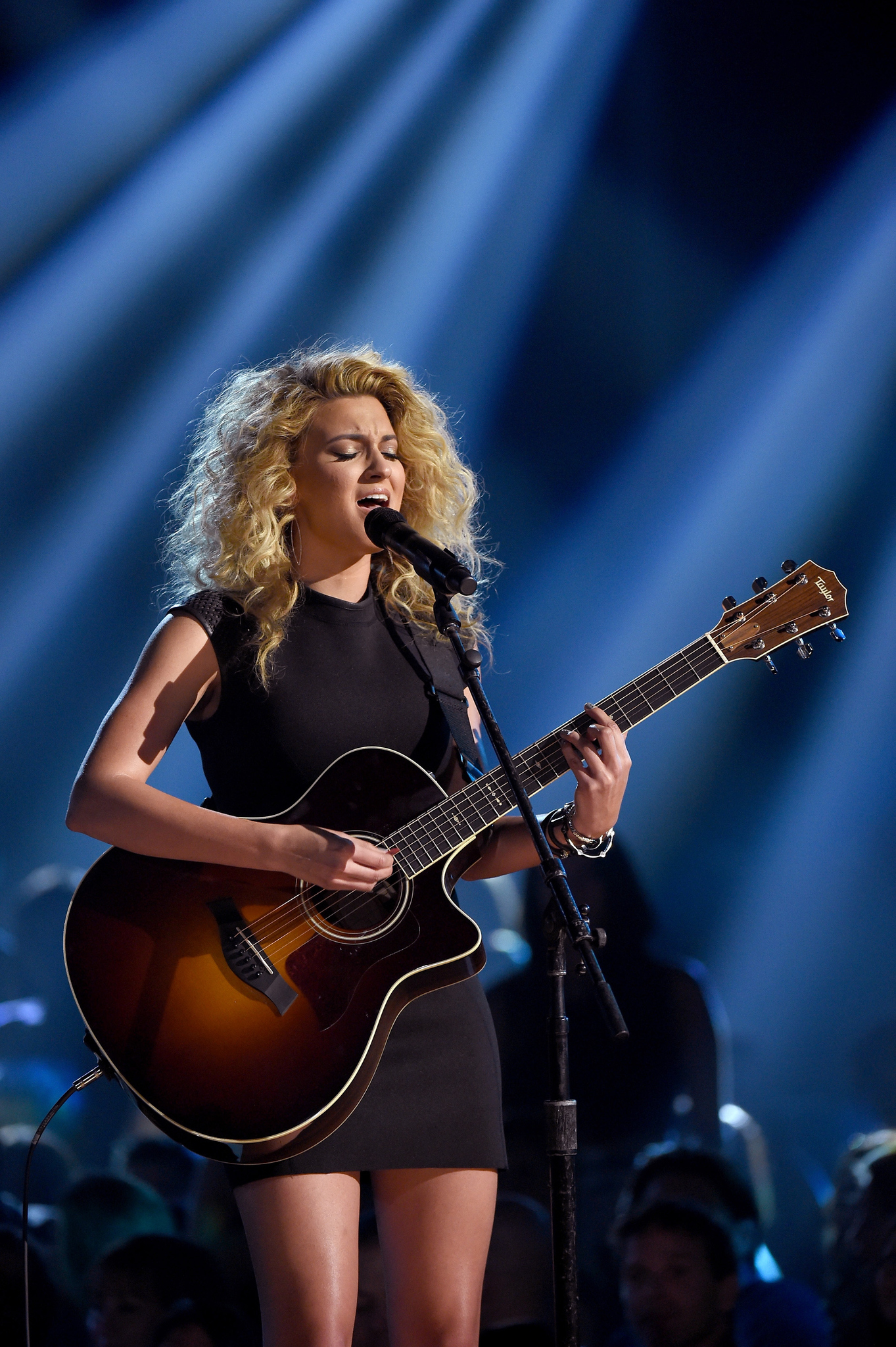 Tori Kelly 2020 Wallpapers