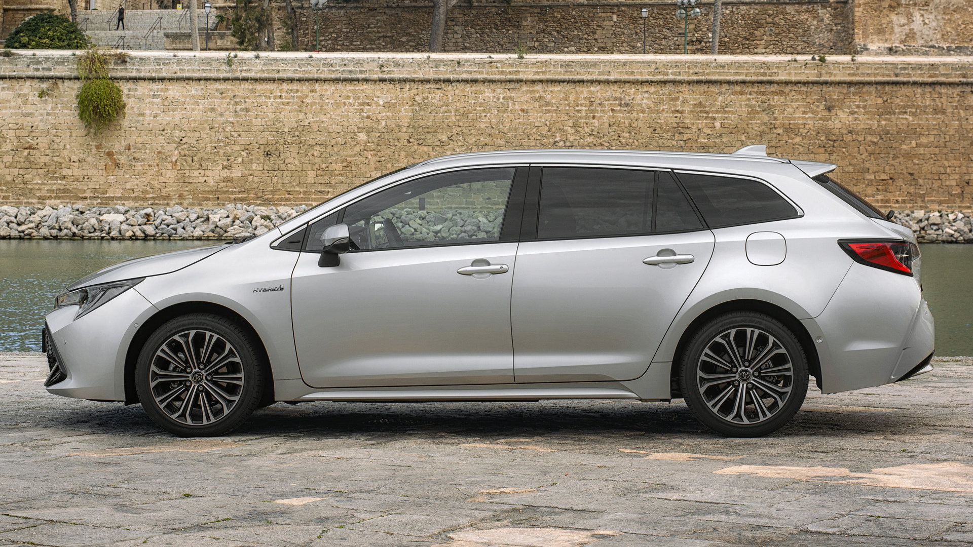 Toyota Corolla Touring Sports Hybrid Wallpapers