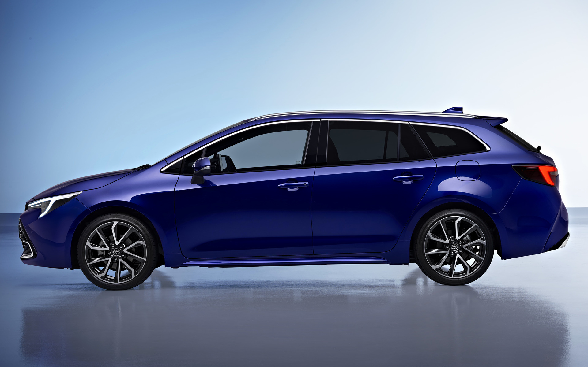 Toyota Corolla Touring Sports Hybrid Wallpapers