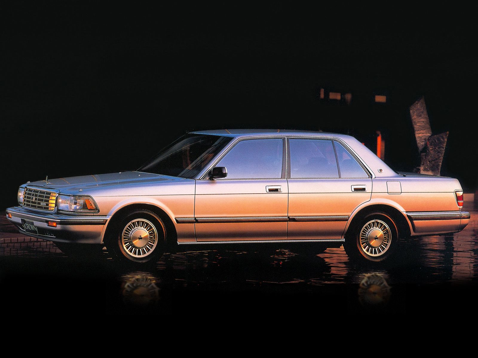 Toyota Crown Royal Saloon Wallpapers