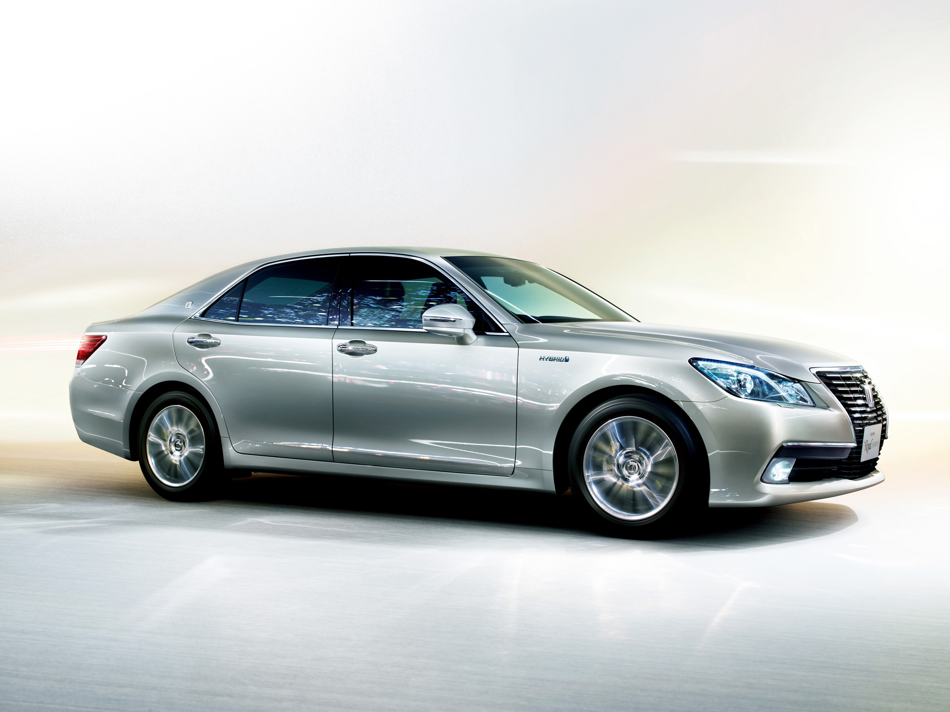 Toyota Crown Royal Saloon Wallpapers