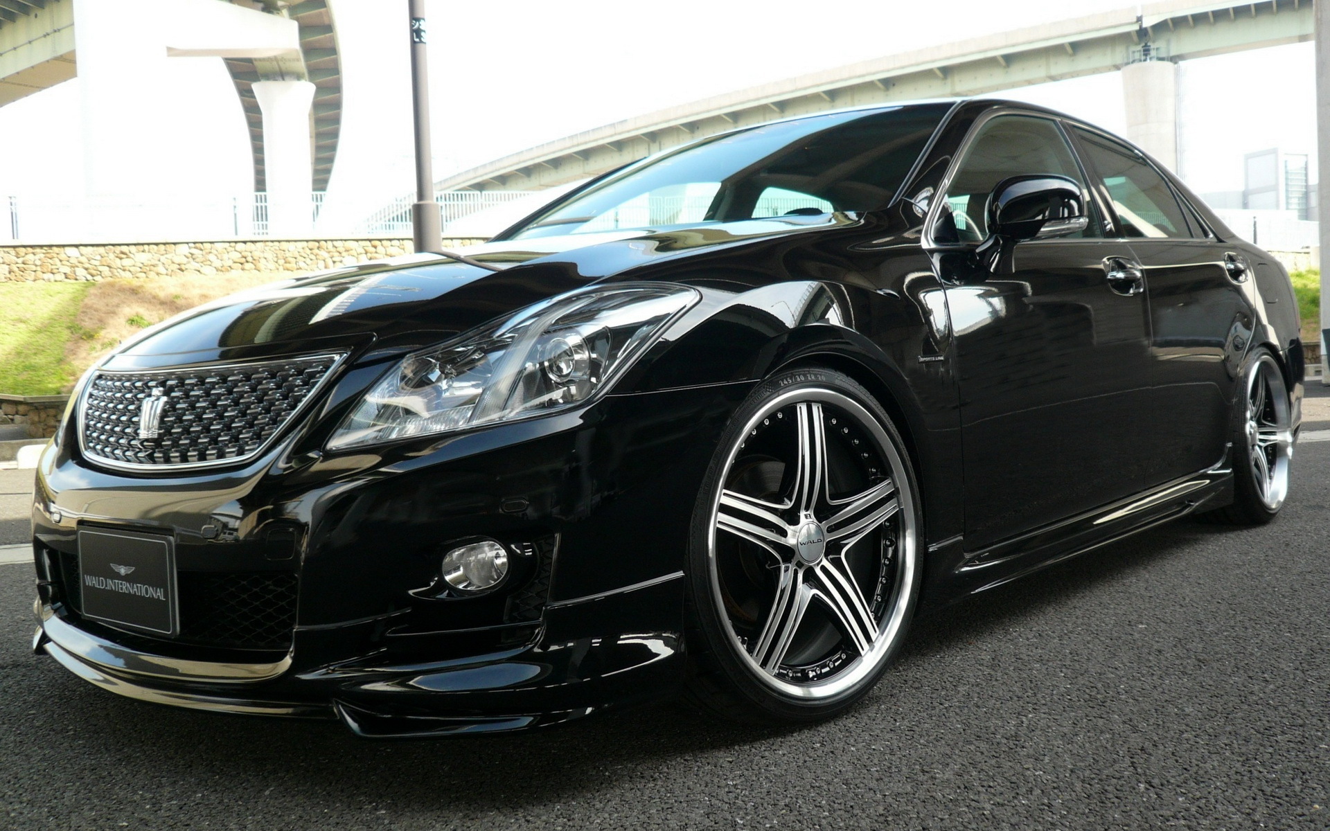 Toyota Crown Wallpapers