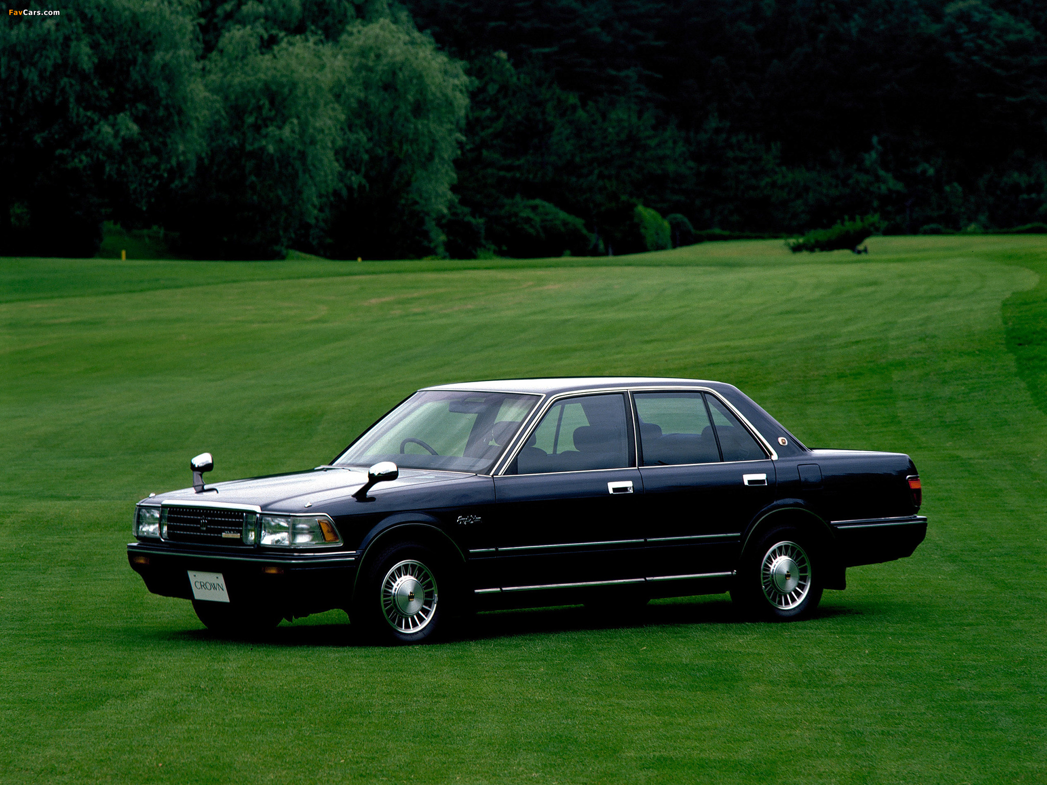 Toyota Crown Wallpapers