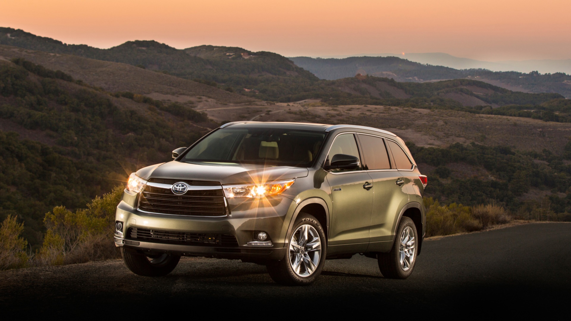 Toyota Highlander Hybrid Wallpapers