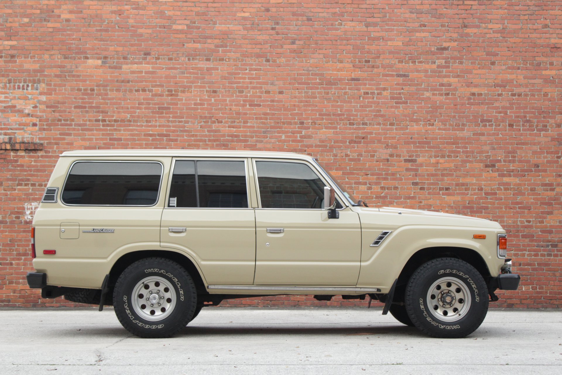 Toyota Land Cruiser Fj60 Wallpapers