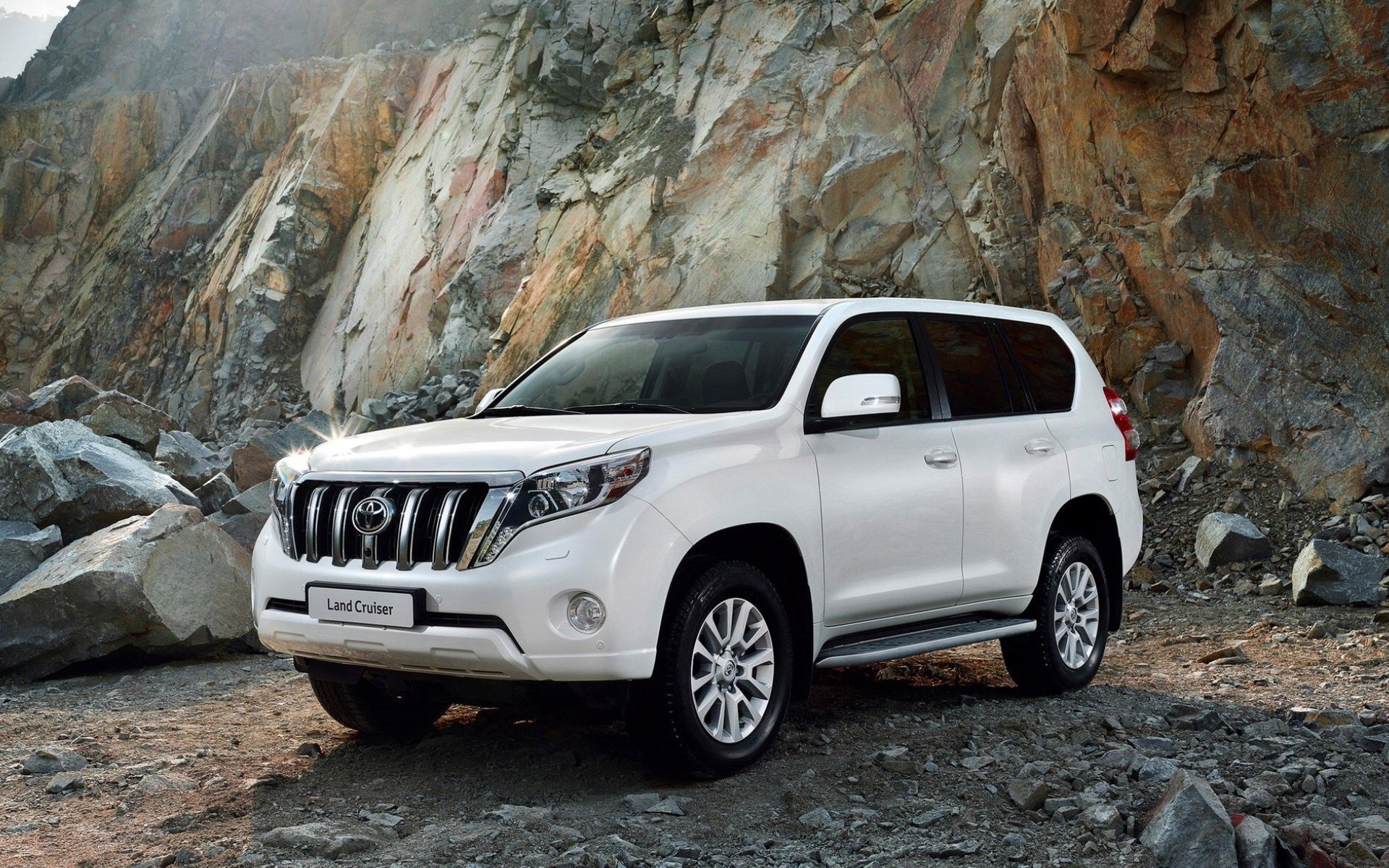 Toyota Land Cruiser Prado Wallpapers