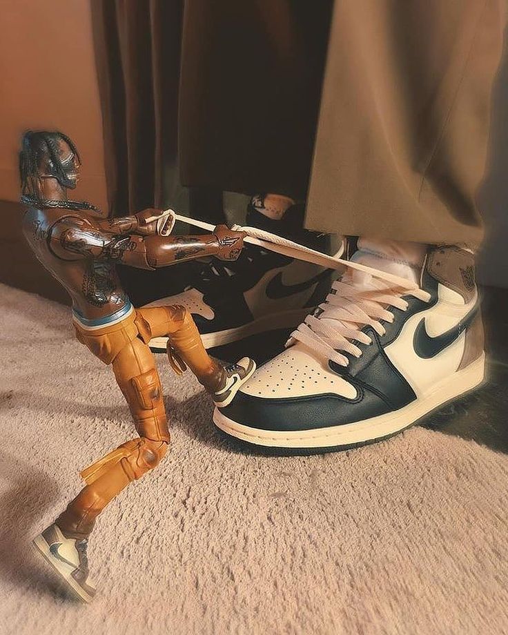 Travis Scott Shoes Wallpapers