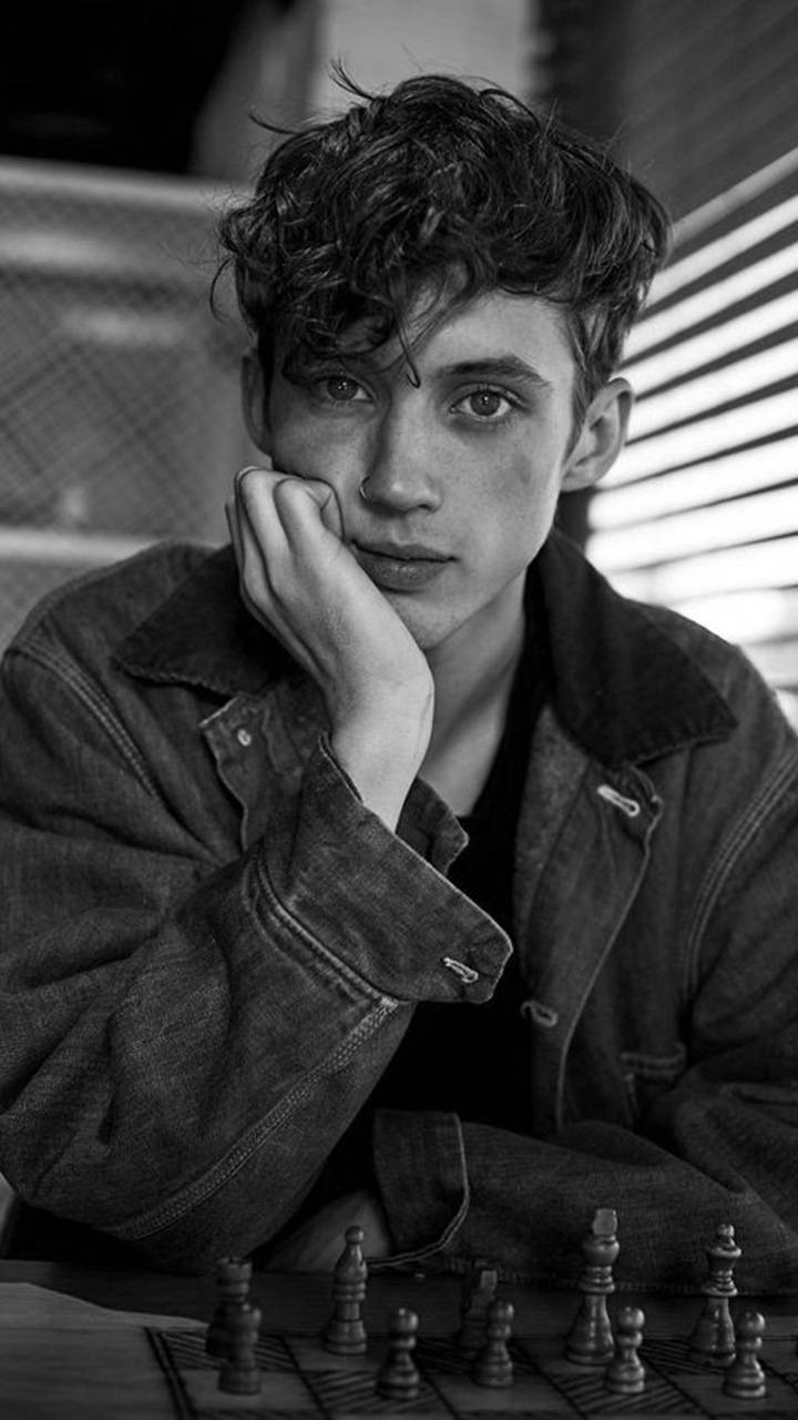 Troye Sivan Desktop Wallpapers