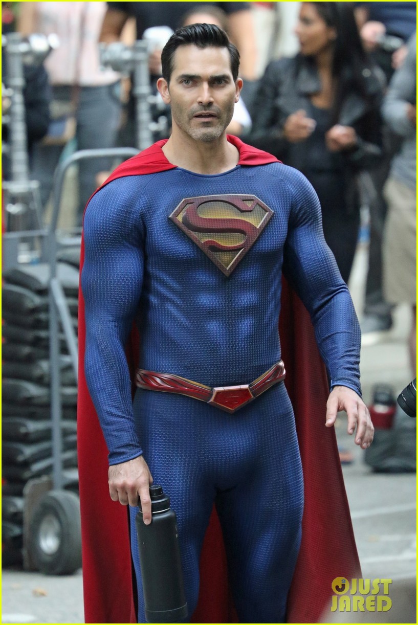 Tyler Hoechlin Superman And Lois Wallpapers