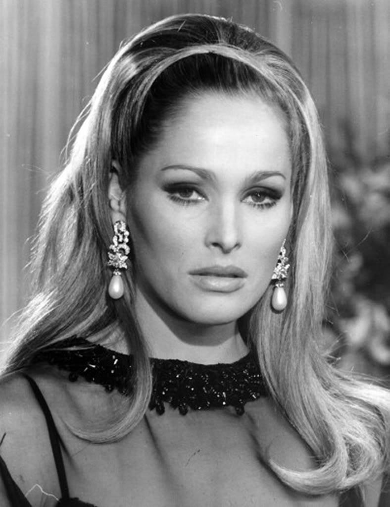 Ursula Andress Wallpapers