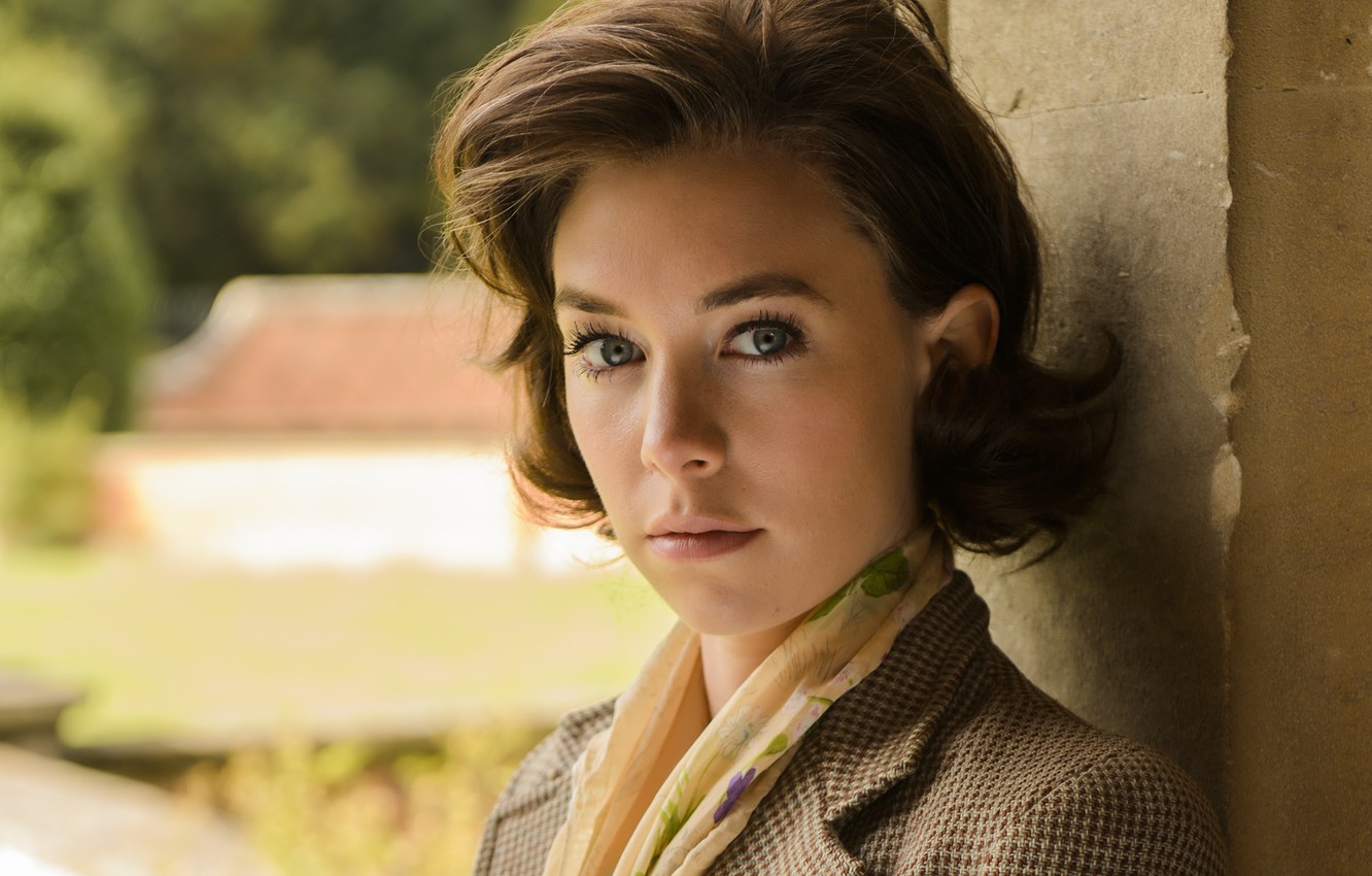 Vanessa Kirby Face Wallpapers