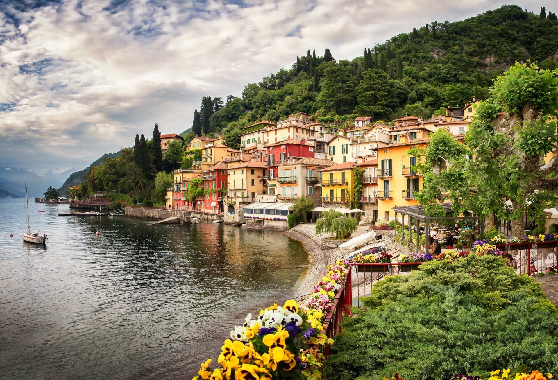 Varenna Wallpapers