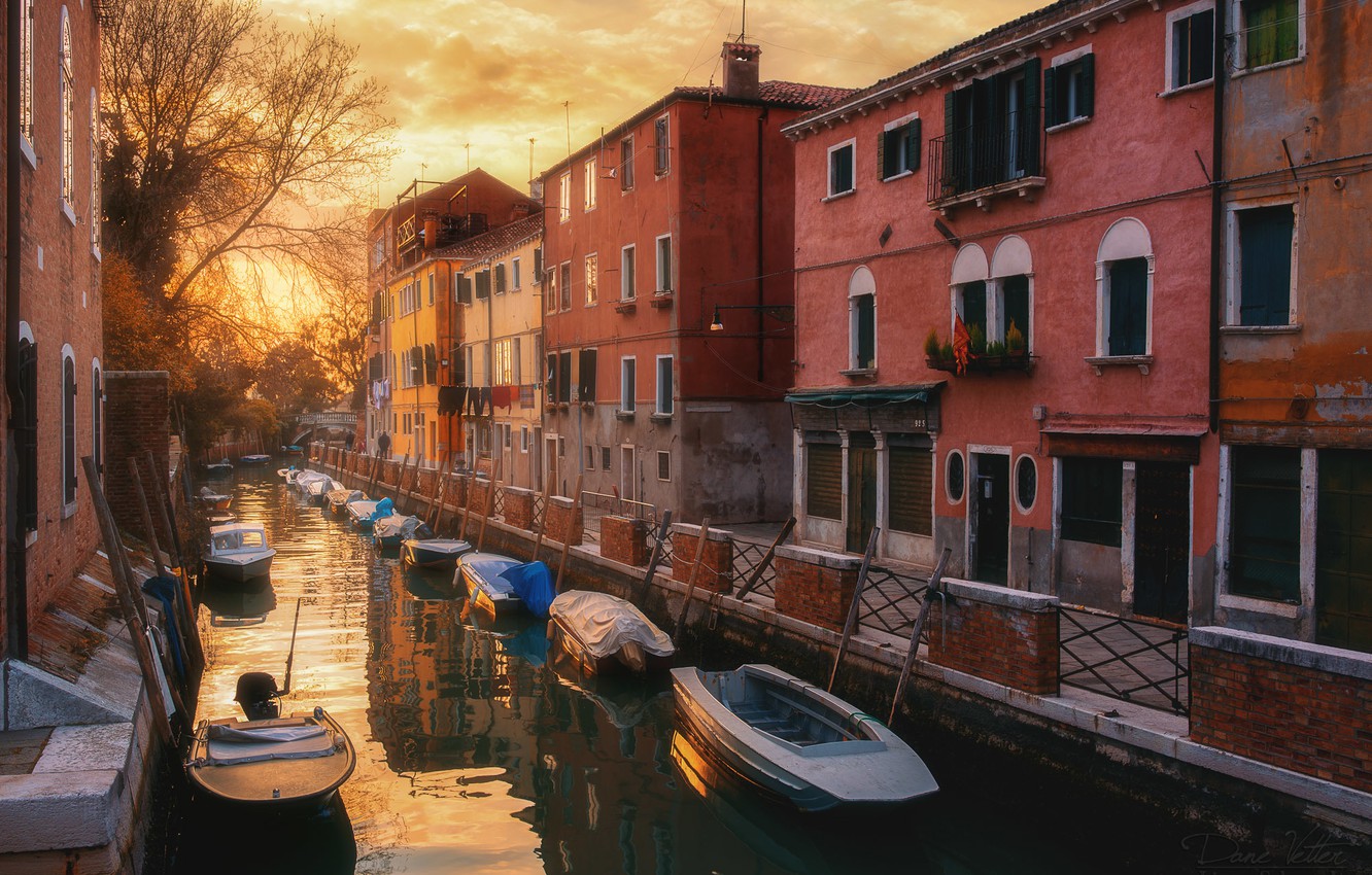 Venice City Boats Wallpapers