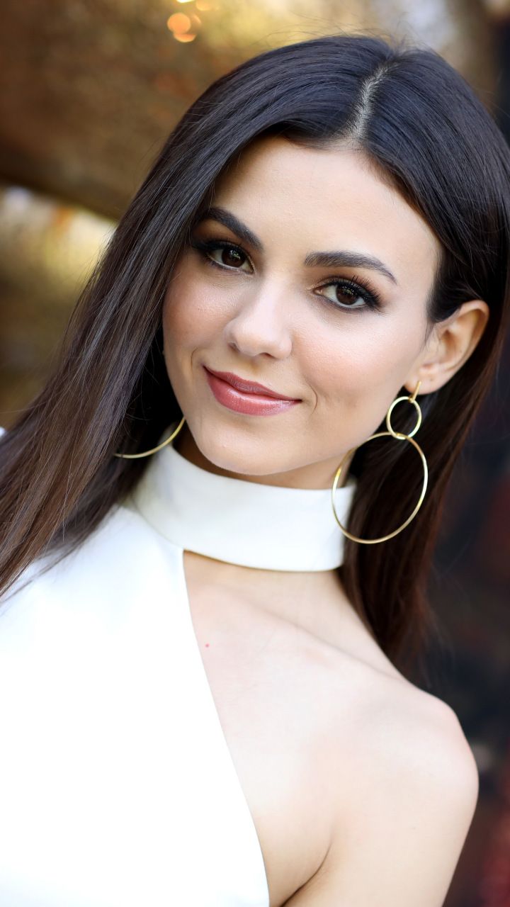 Victoria Justice Brunette And Singer Wallpapers