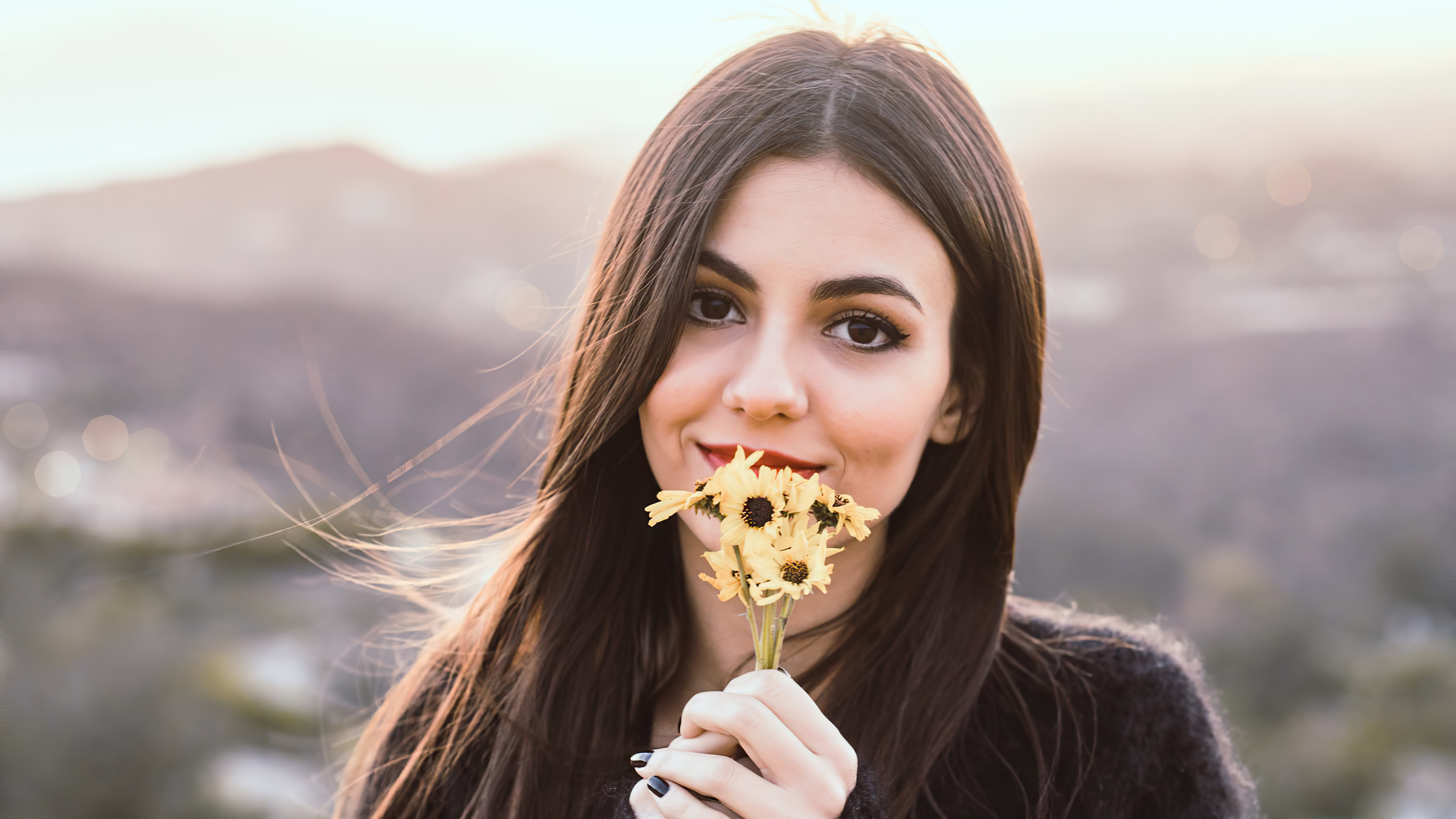 Victoria Justice Cute Face Wallpapers