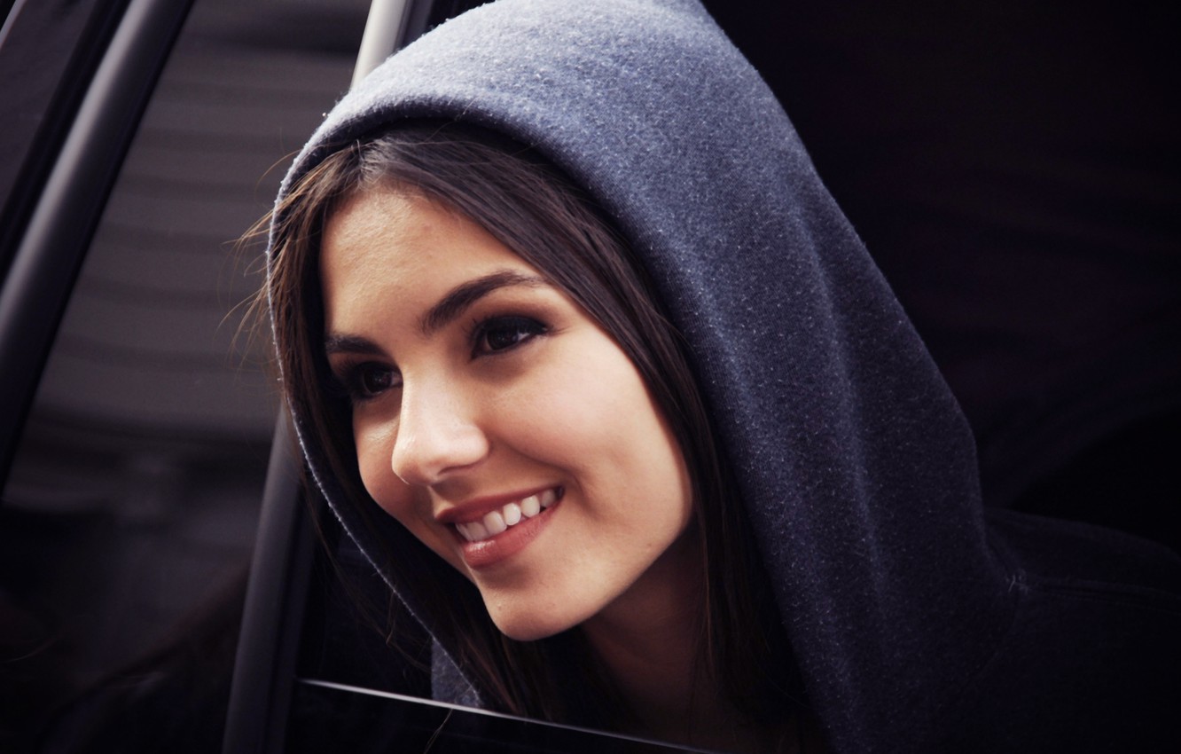 Victoria Justice Cute Face Wallpapers