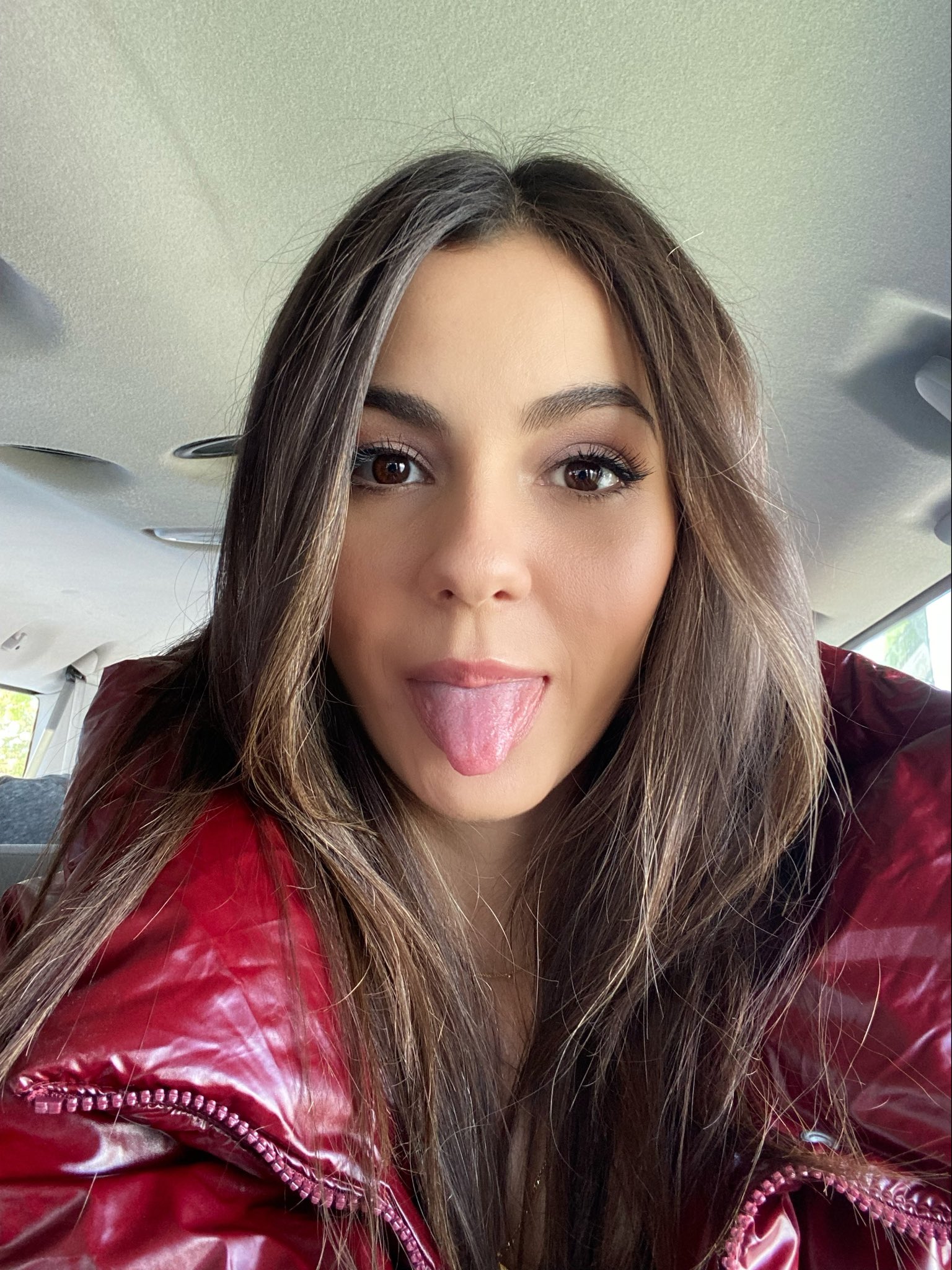 Victoria Justice Selfie Snaps Wallpapers