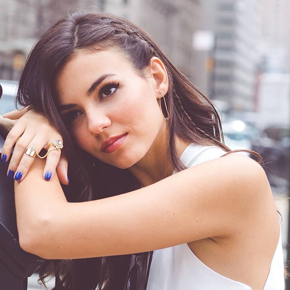 Victoria Justice Selfie Snaps Wallpapers