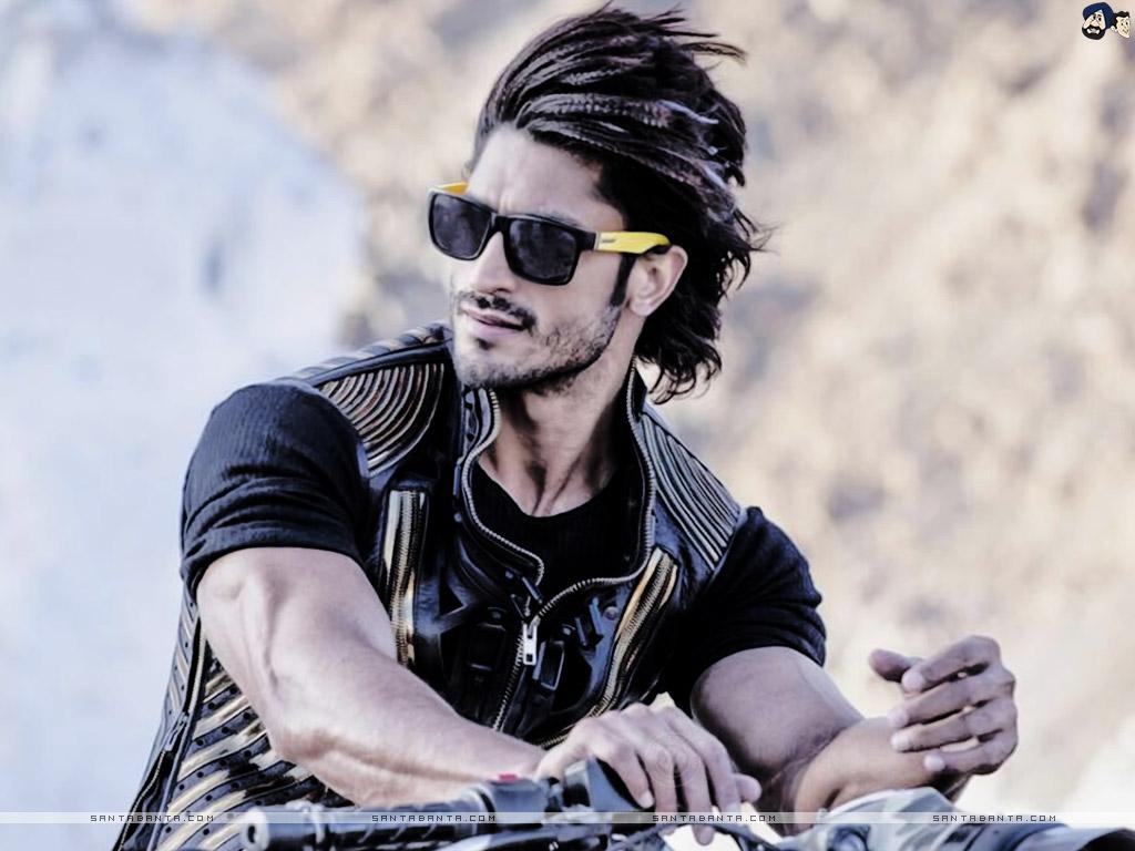 Vidyut Jamwal Commando 3 Wallpapers