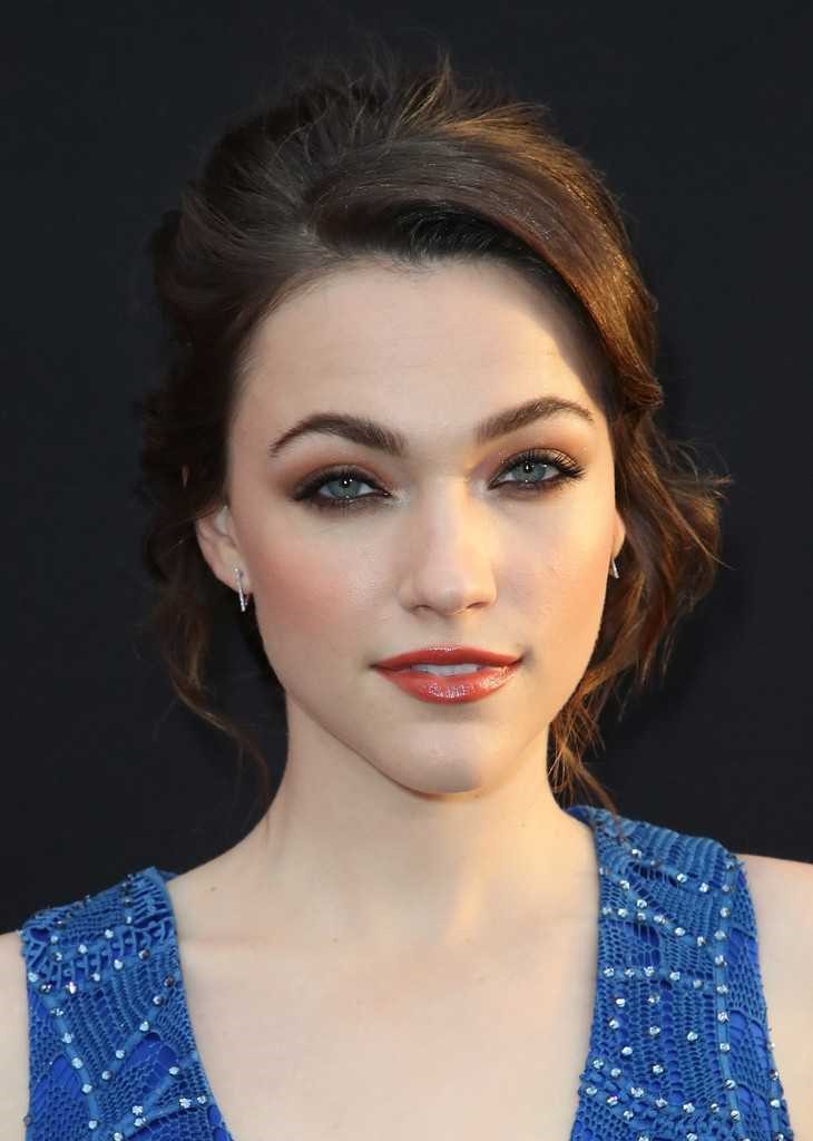 Violett Beane Portrait 2018 Wallpapers