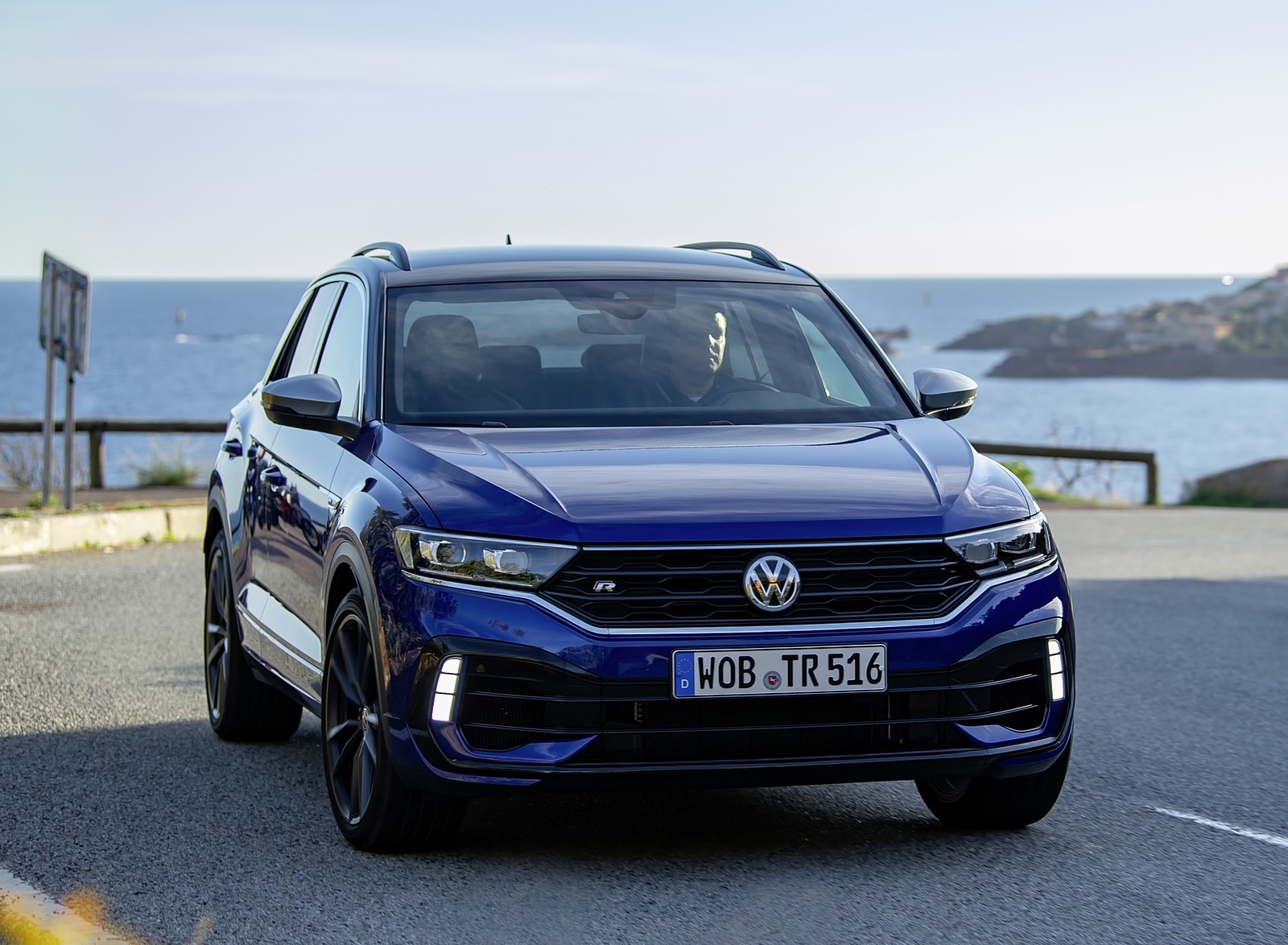 Volkswagen T-Roc R-Line Wallpapers