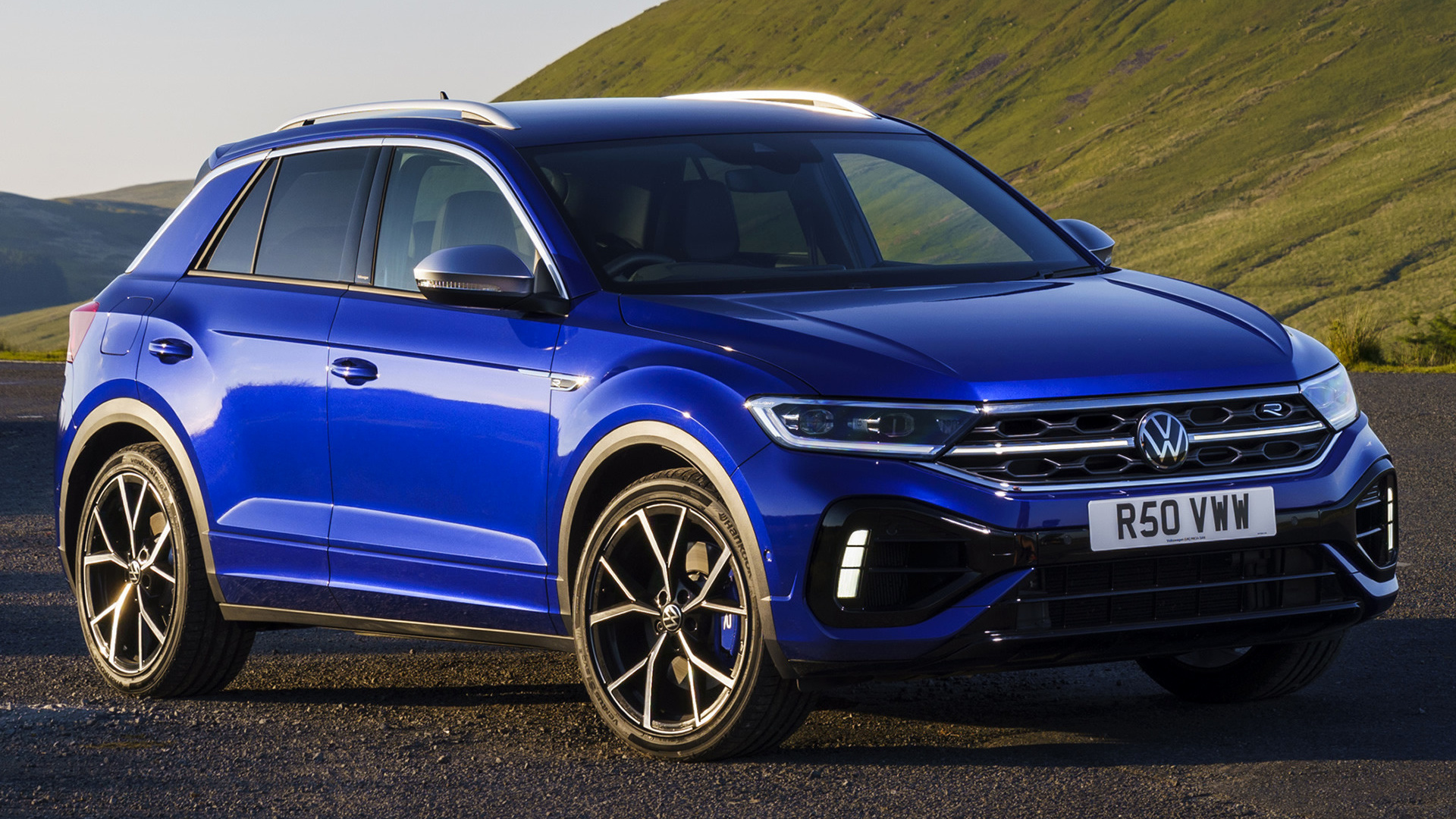 Volkswagen T-Roc R-Line Wallpapers