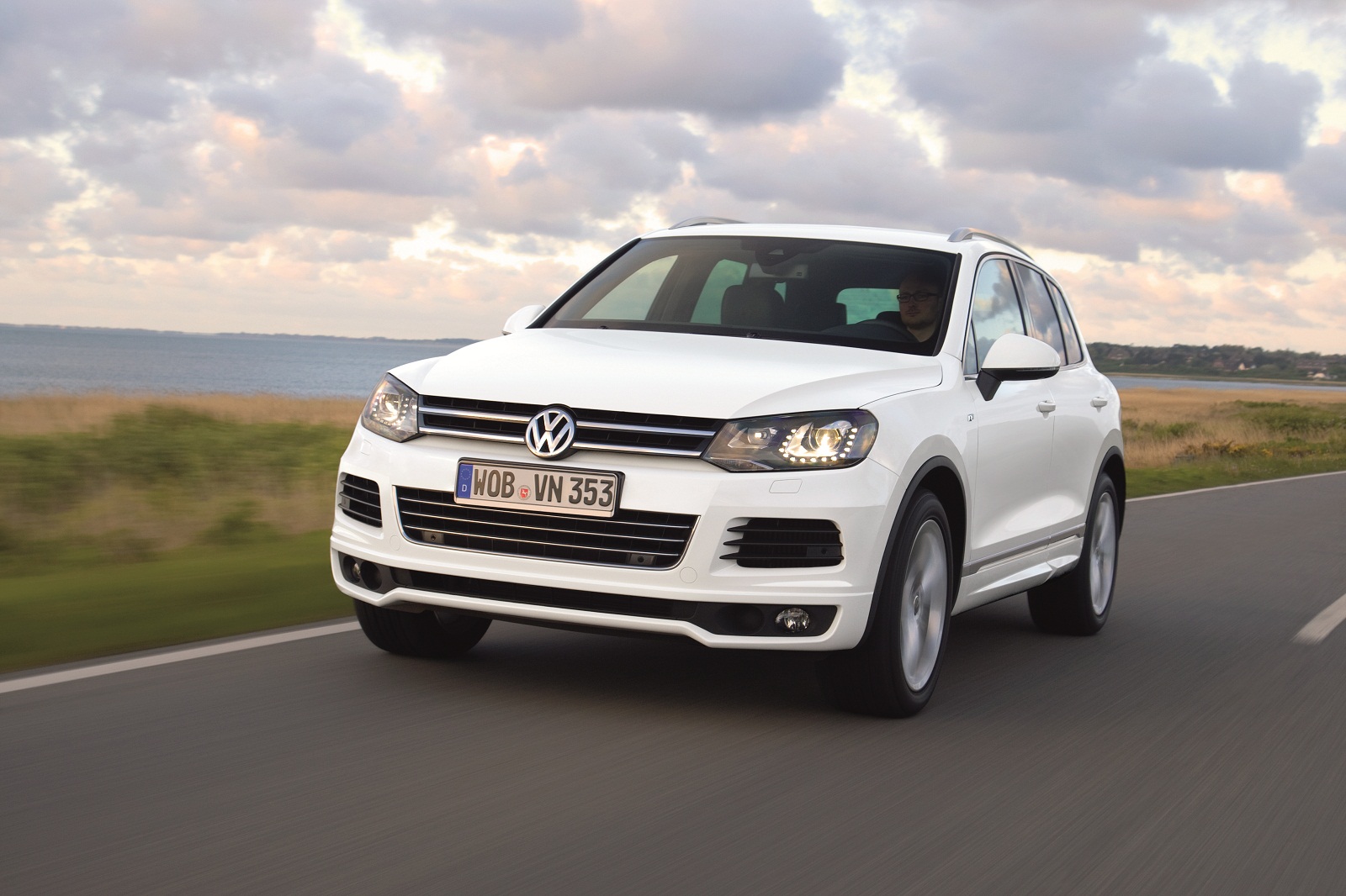 Volkswagen Touareg R-Line Wallpapers