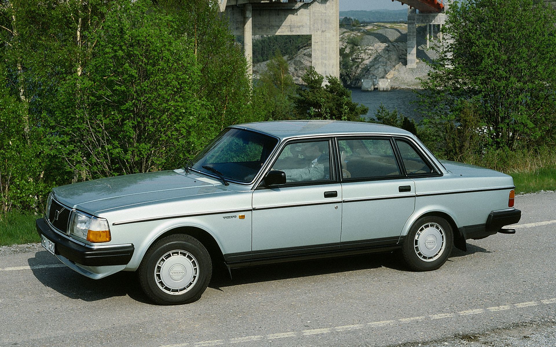 Volvo 240 Series Wallpapers