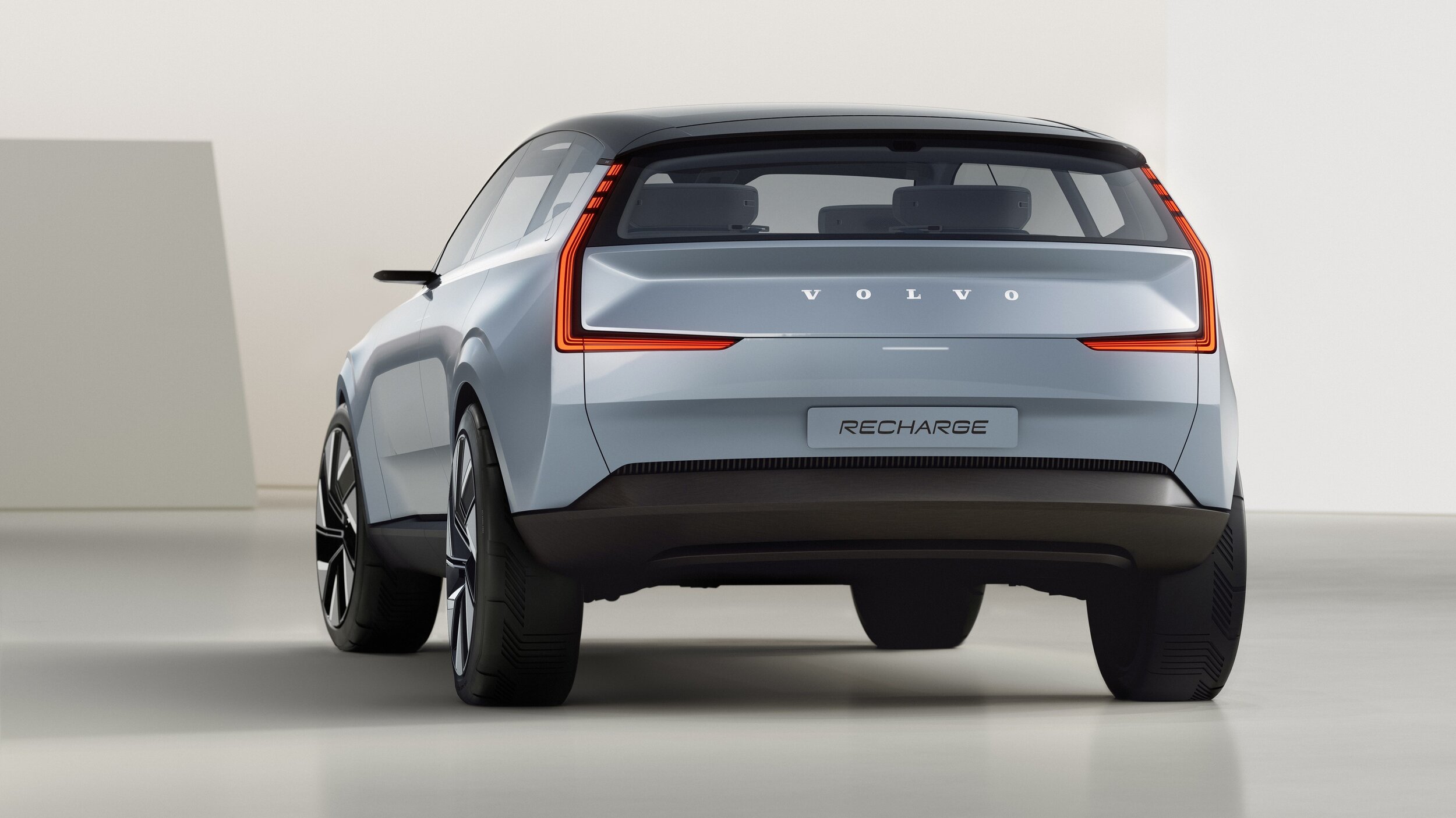 Volvo Estate Concept Wallpapers