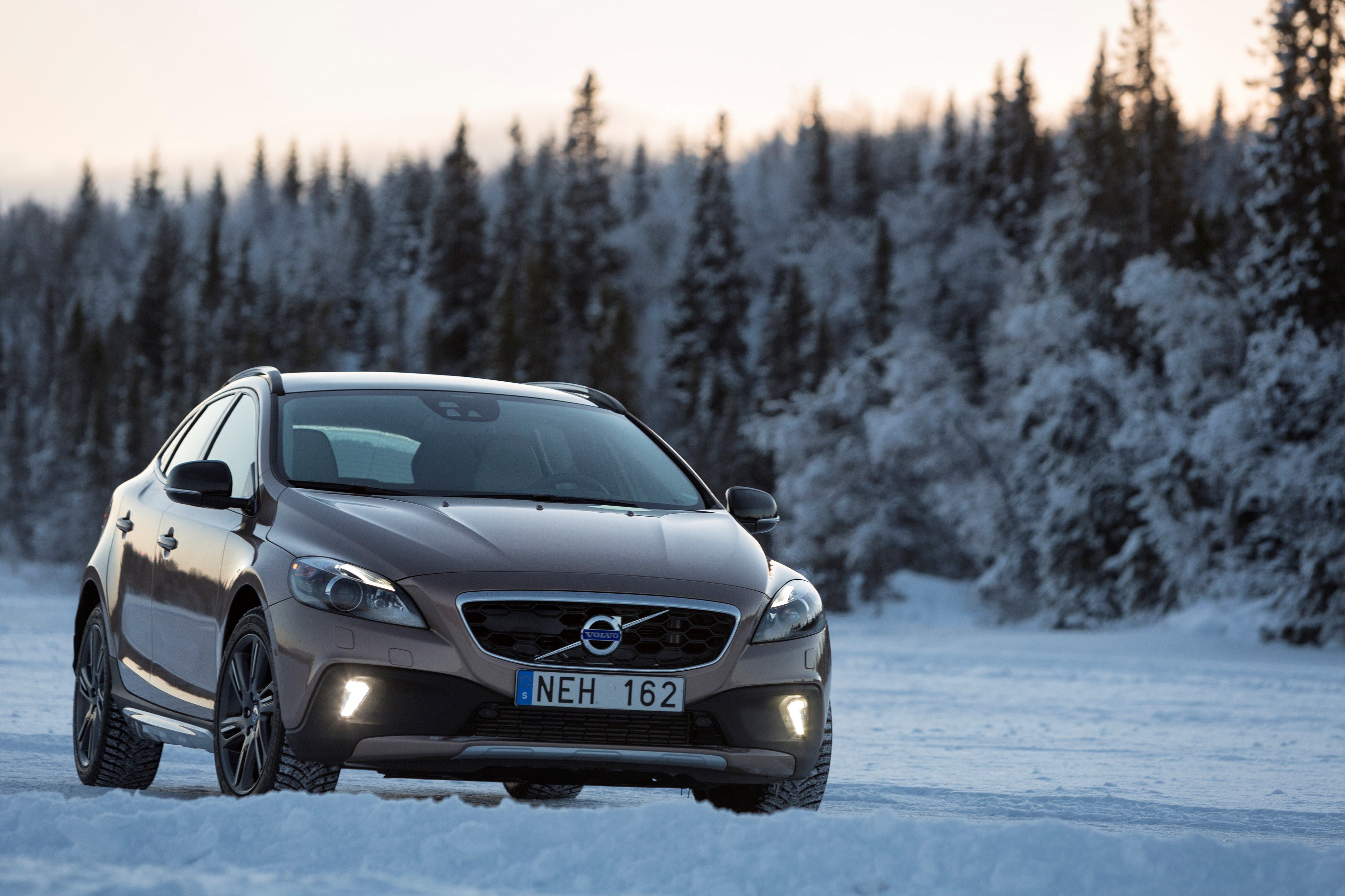 Volvo V40 2019 Wallpapers