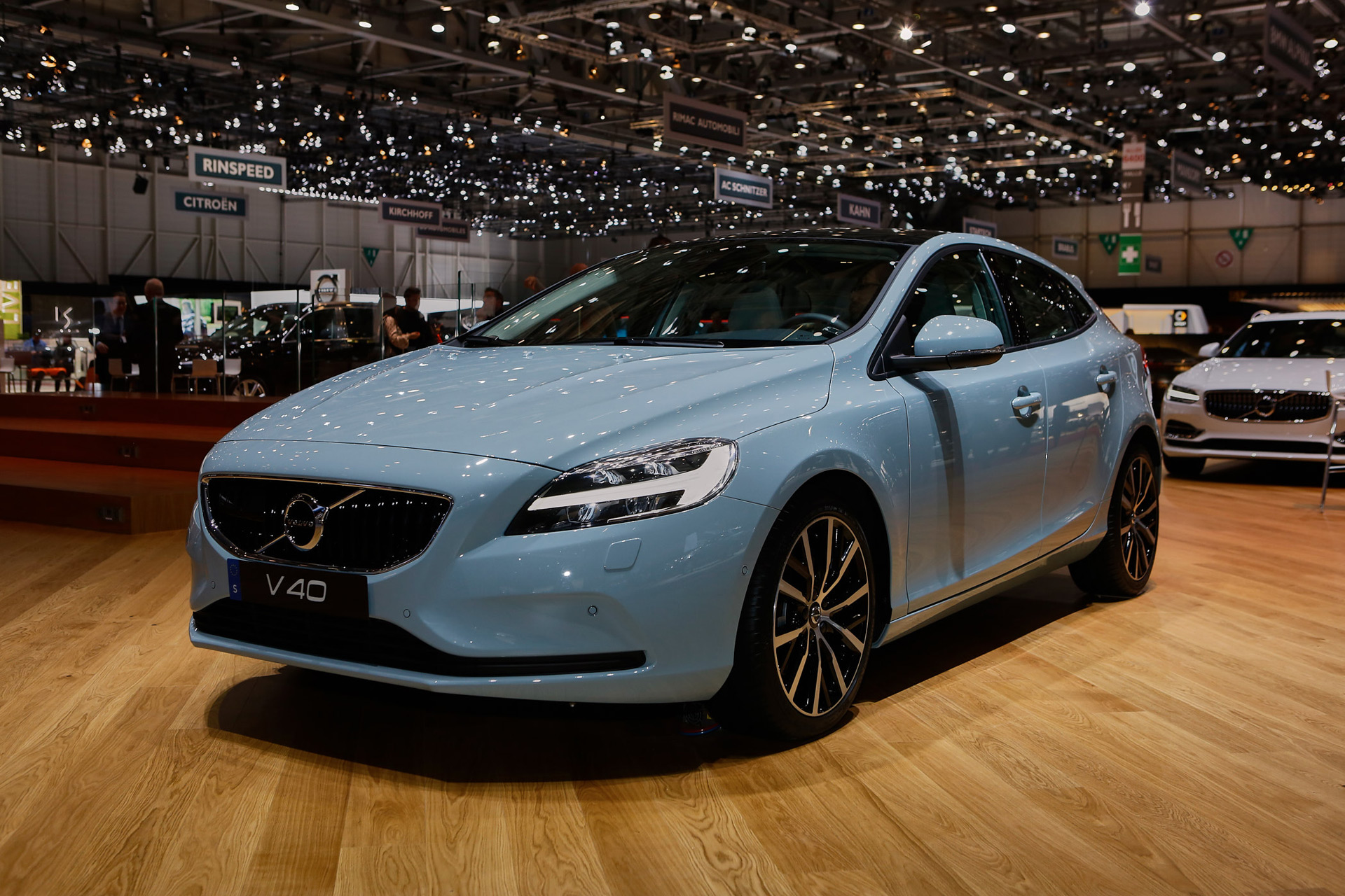 Volvo V40 2019 Wallpapers