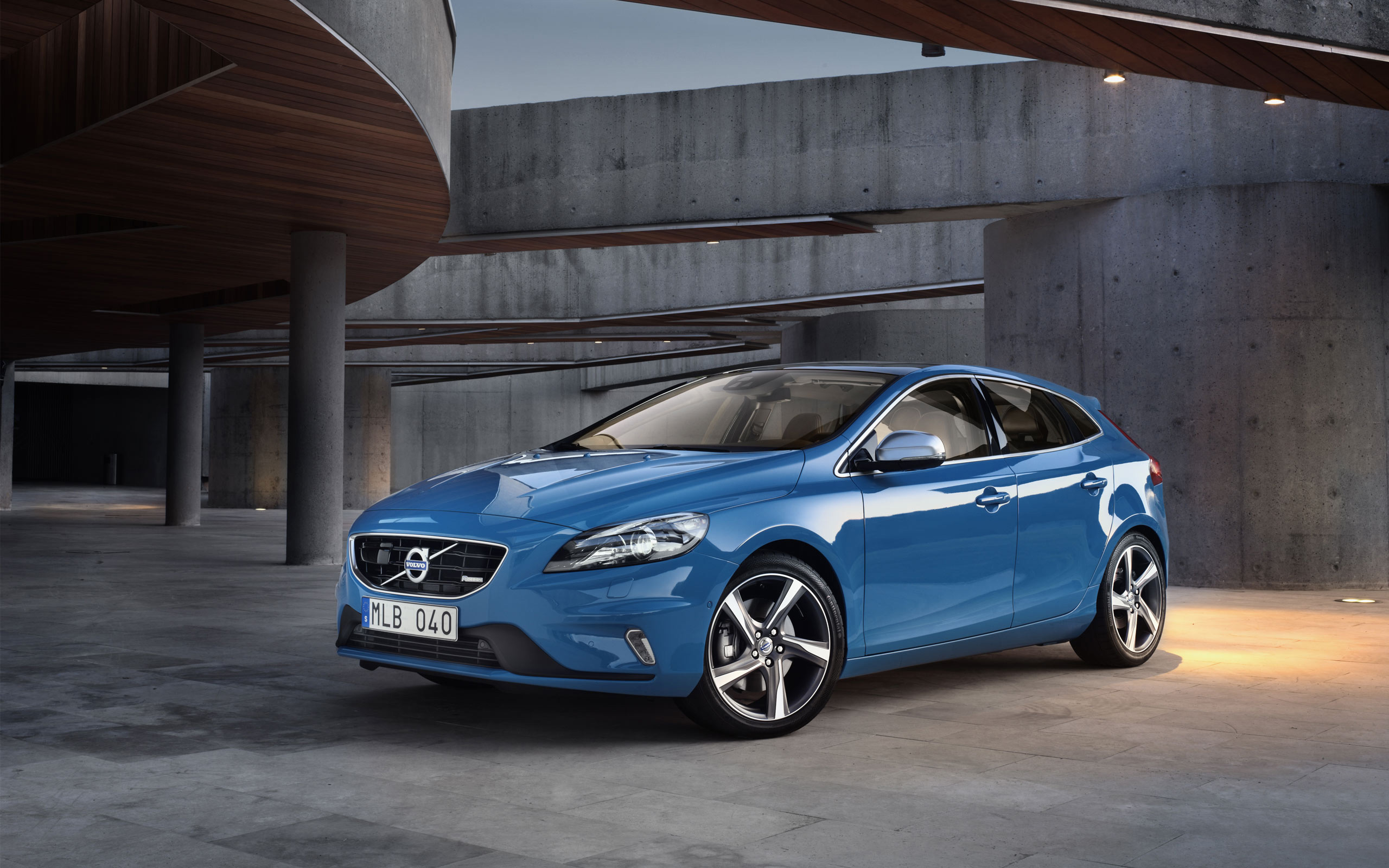 Volvo V40 Wallpapers