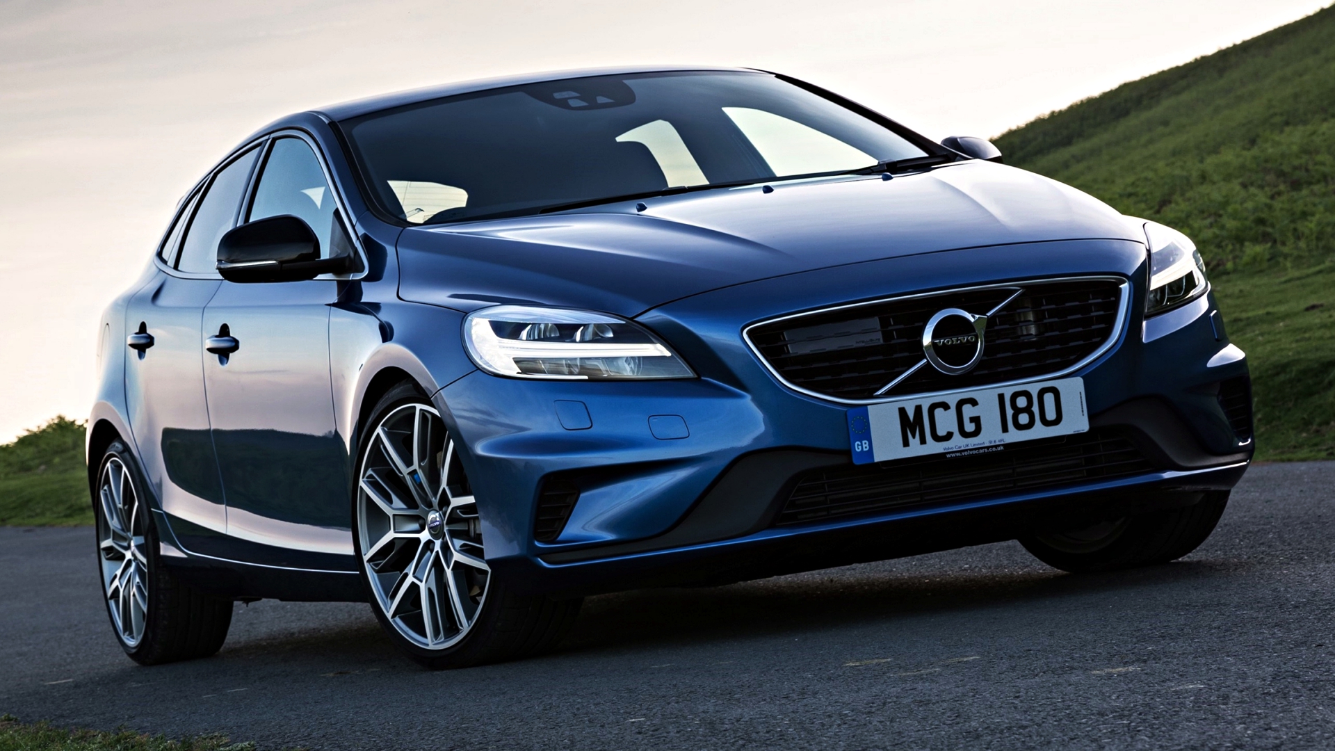 Volvo V40 Wallpapers