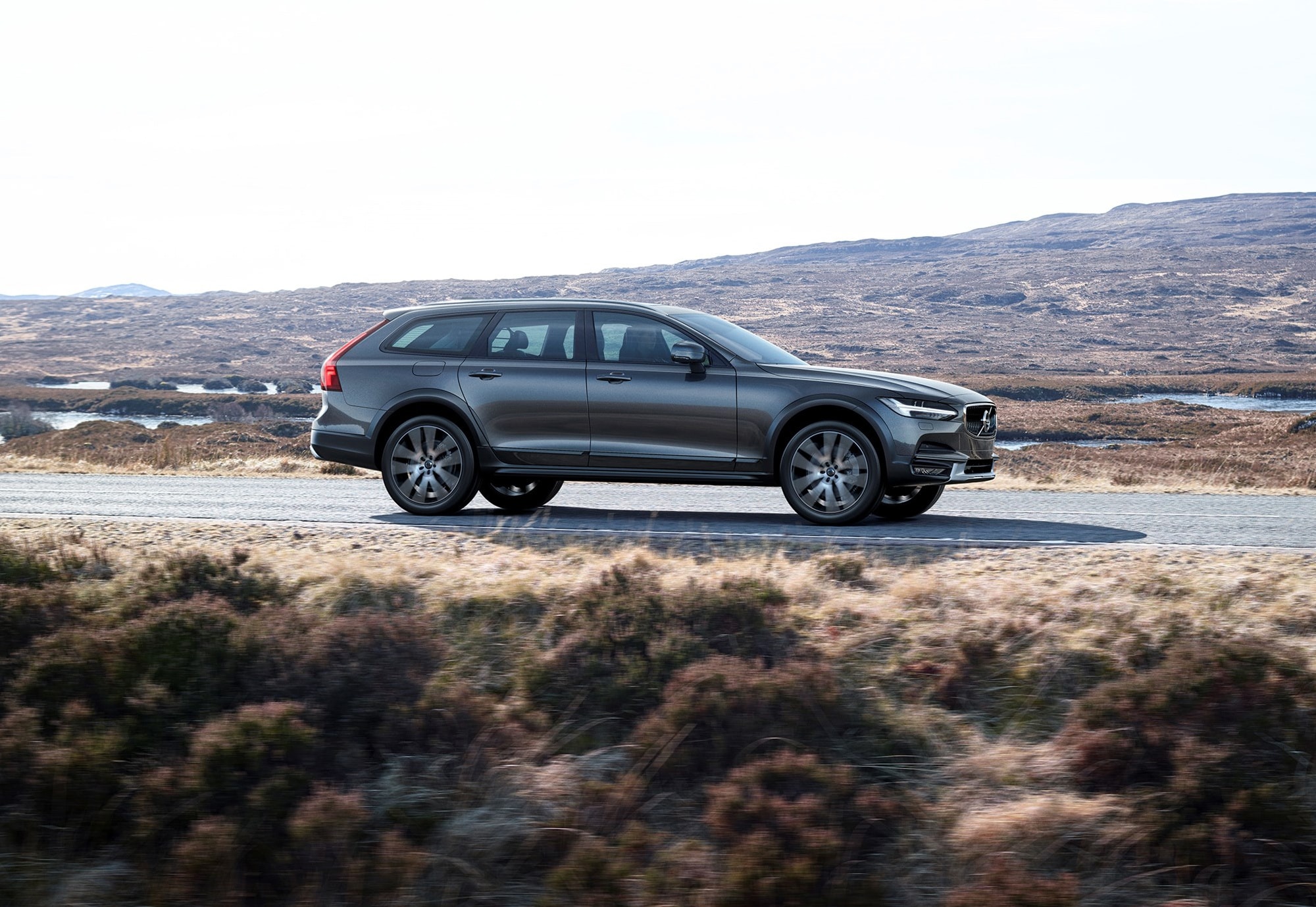 Volvo V90 Cross Country Wallpapers