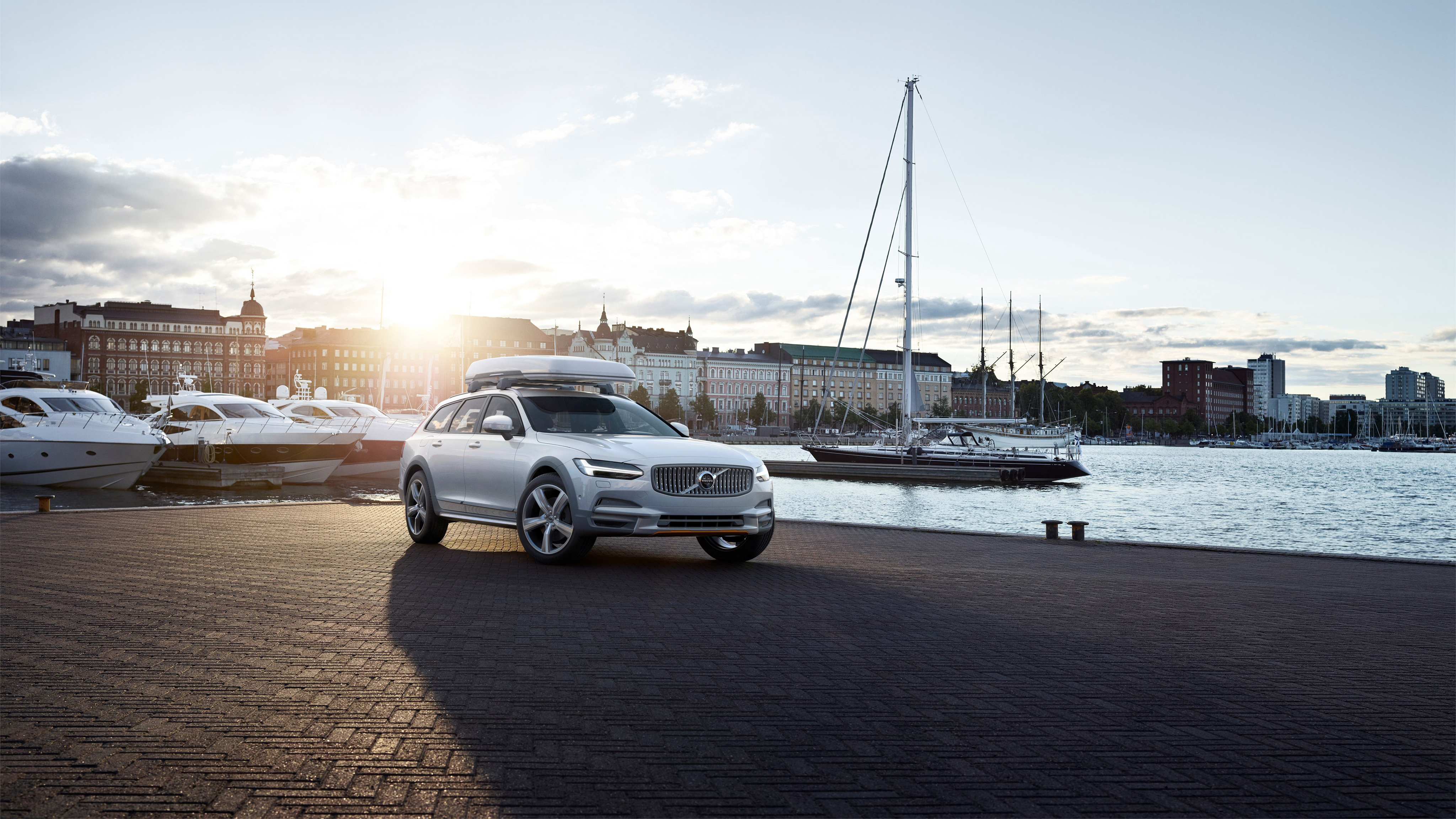 Volvo V90 Cross Country Wallpapers