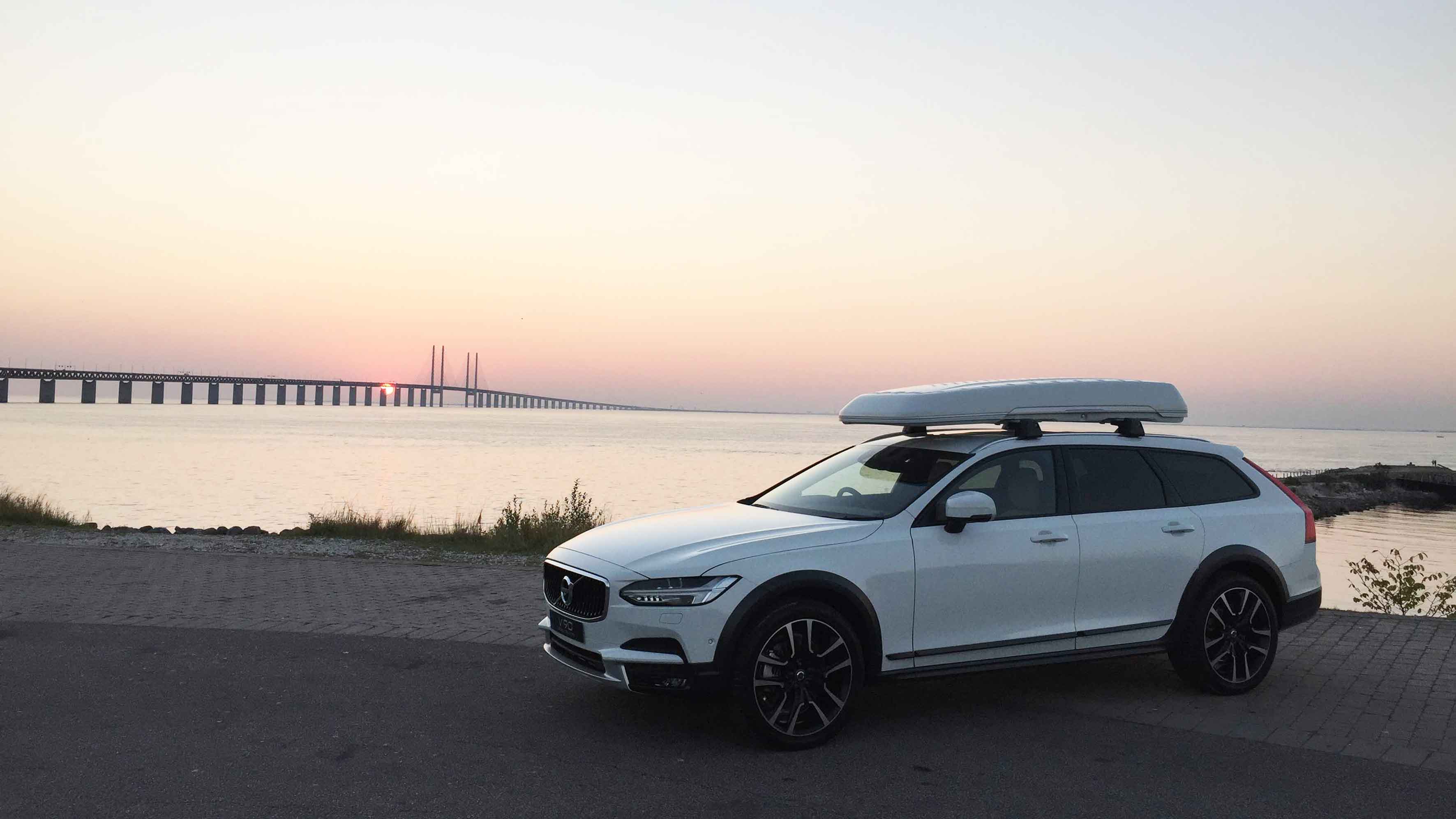 Volvo V90 Cross Country Wallpapers