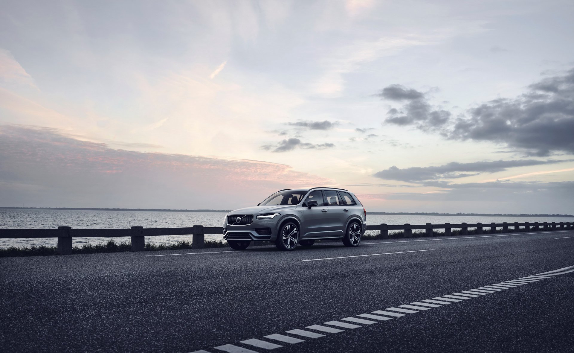 Volvo Xc90 R-Design Wallpapers