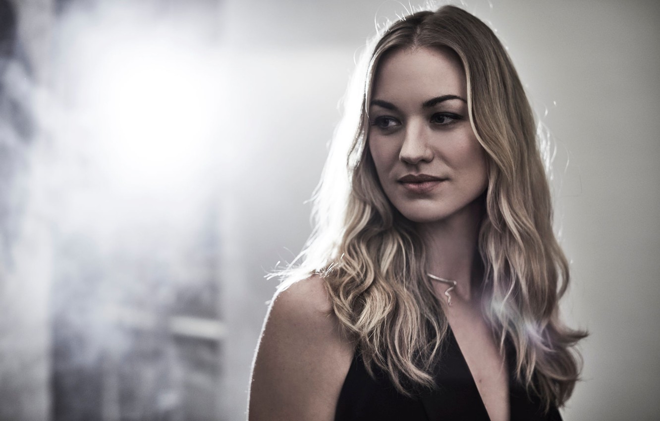 Wallpaper Yvonne Strahovski Wallpapers