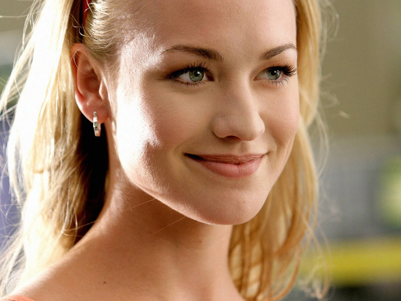 Wallpaper Yvonne Strahovski Wallpapers