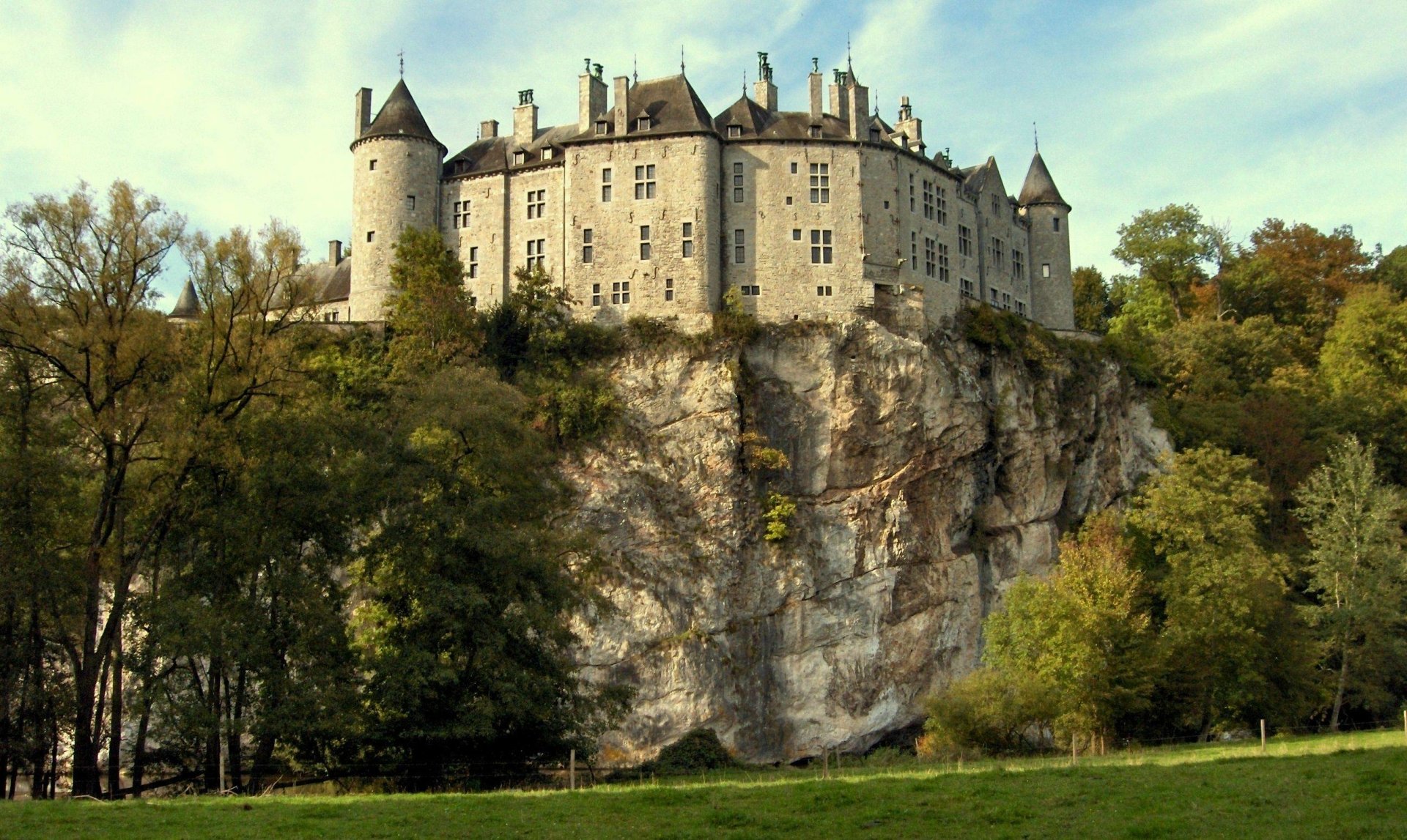 Walzin Castle Wallpapers