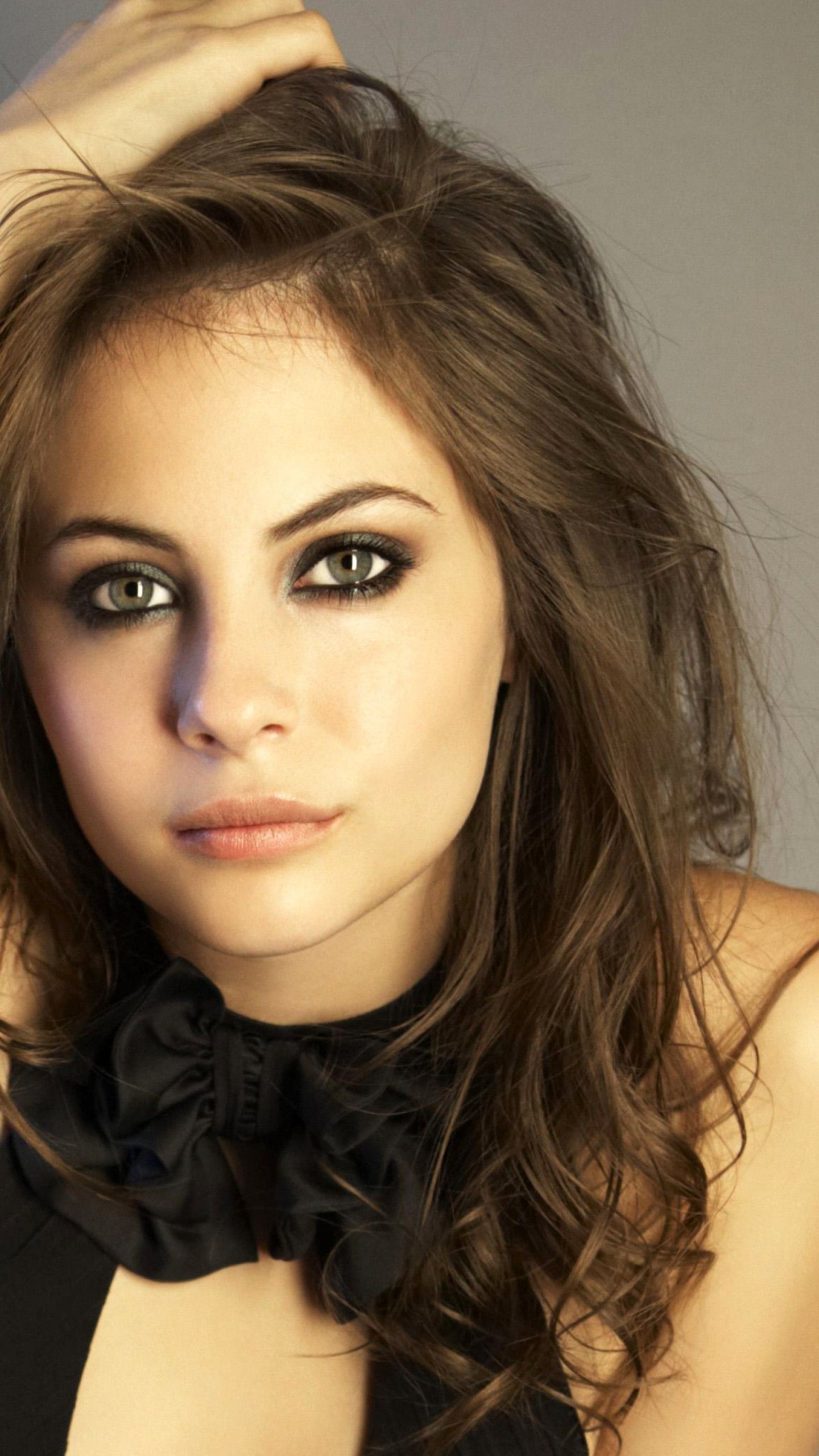 Willa Holland in Black Wallpapers