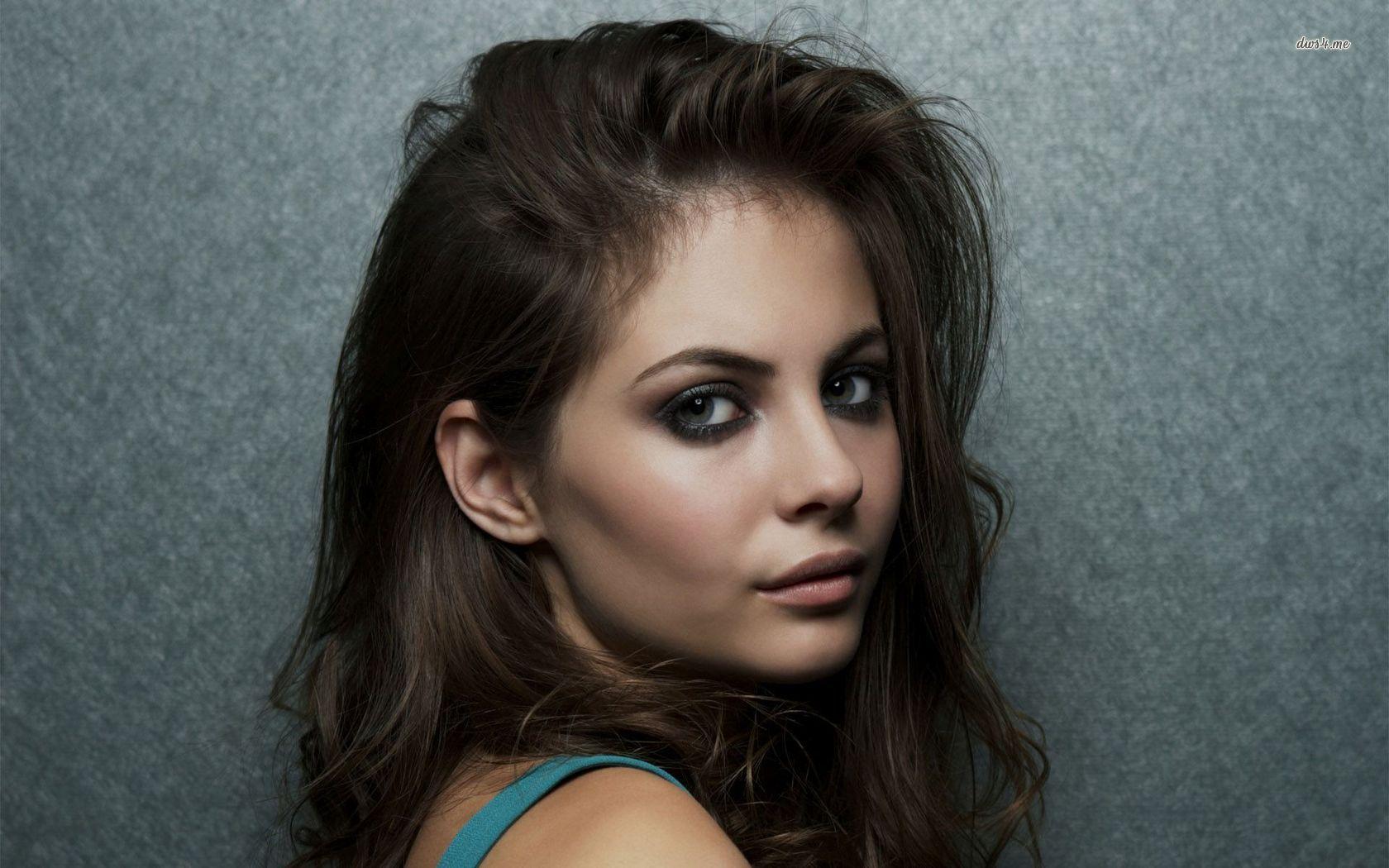 Willa Holland in Black Wallpapers