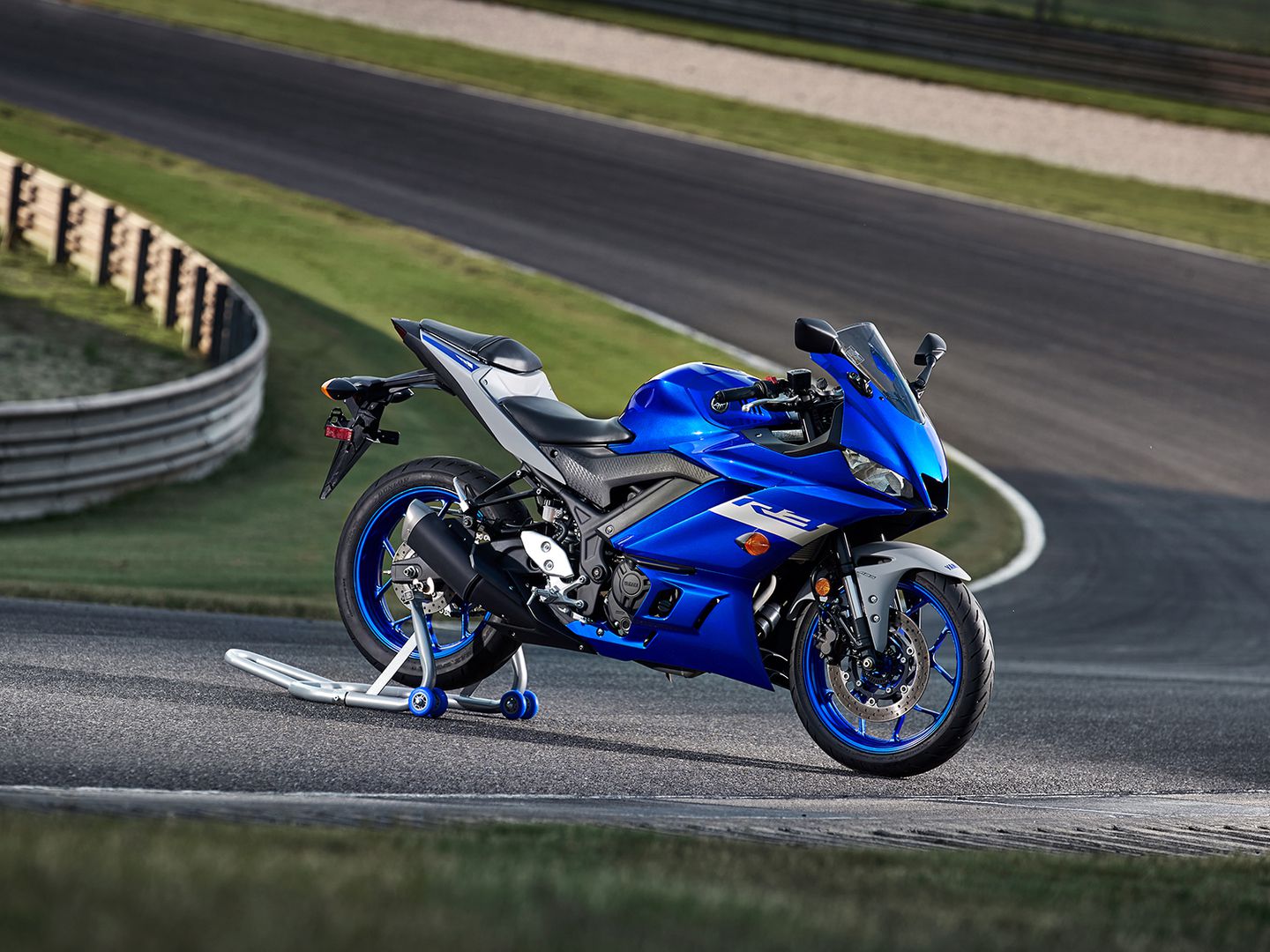 Yamaha R3 Wallpapers